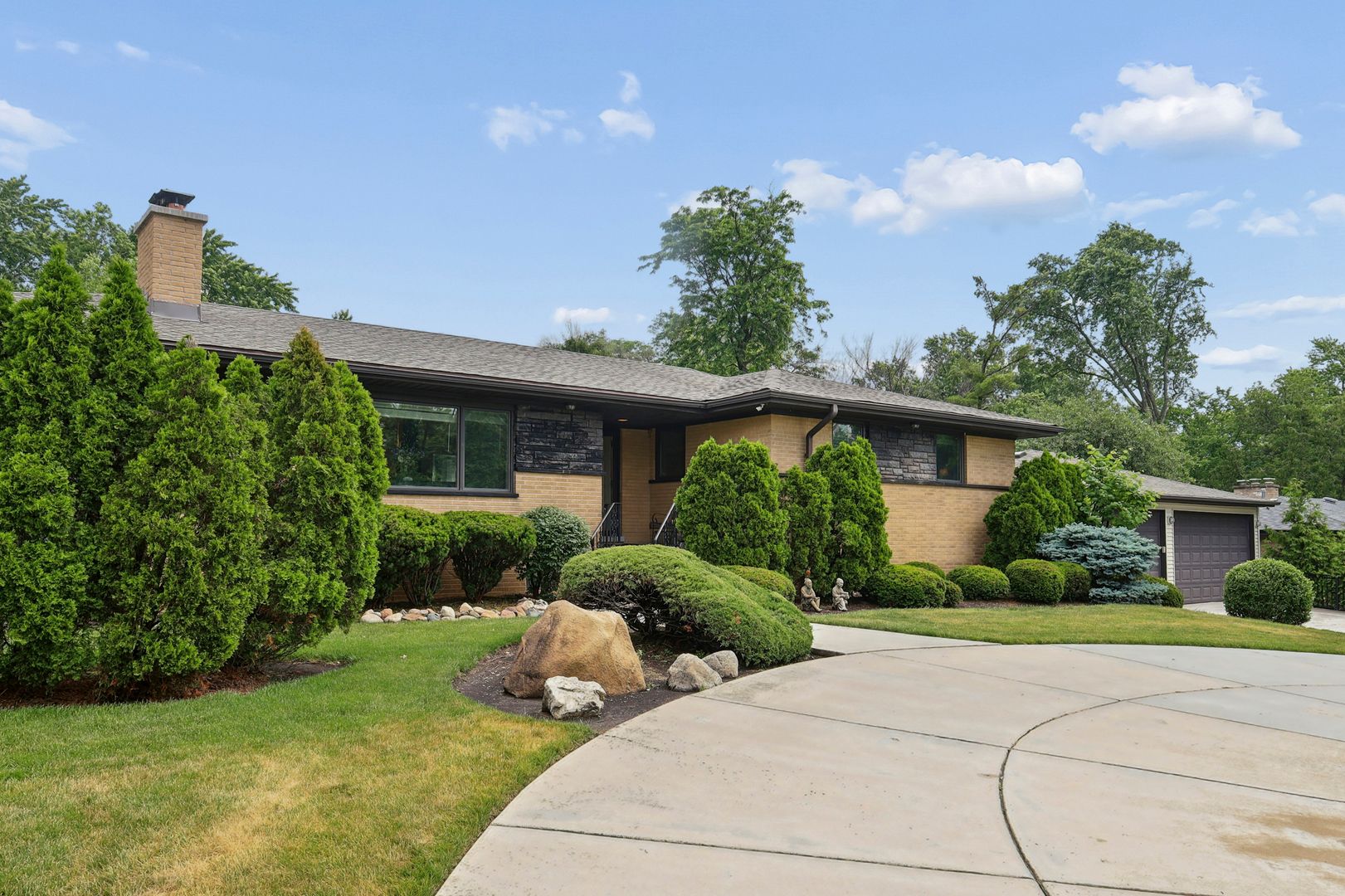 20W276 Belmont Place — Addison, IL 60101