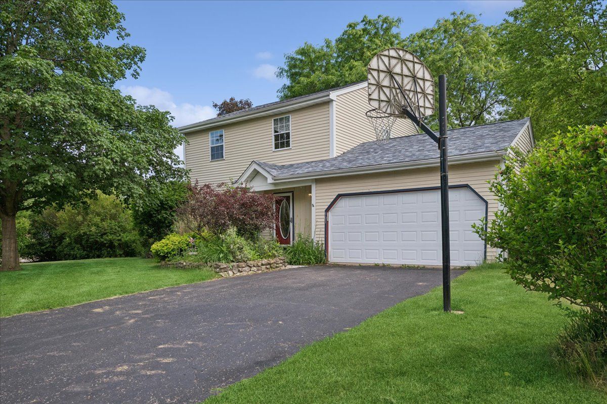 901 Portsmouth Drive — Island Lake, IL 60042