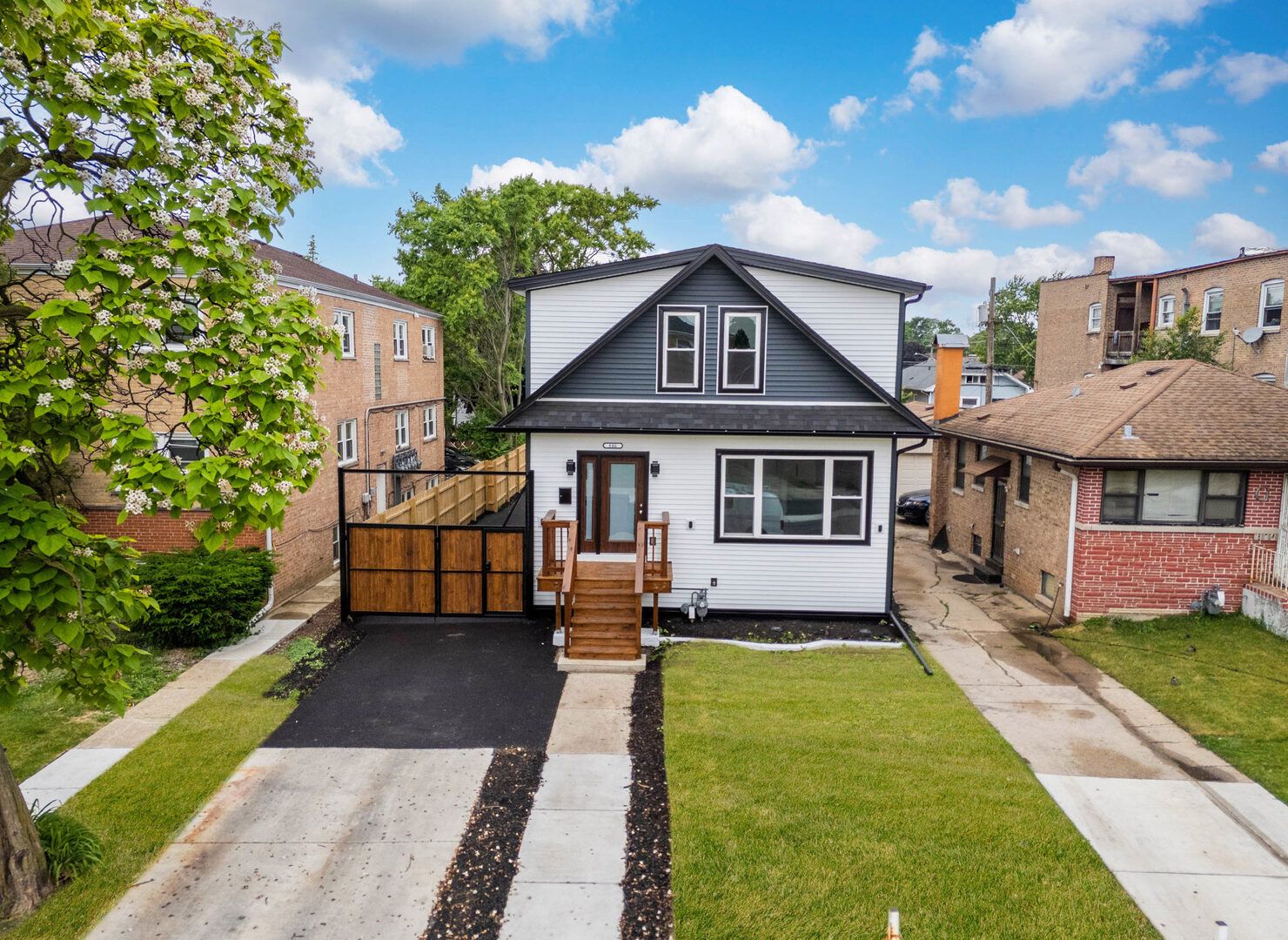 806 S 19th Avenue — Maywood, IL 60153