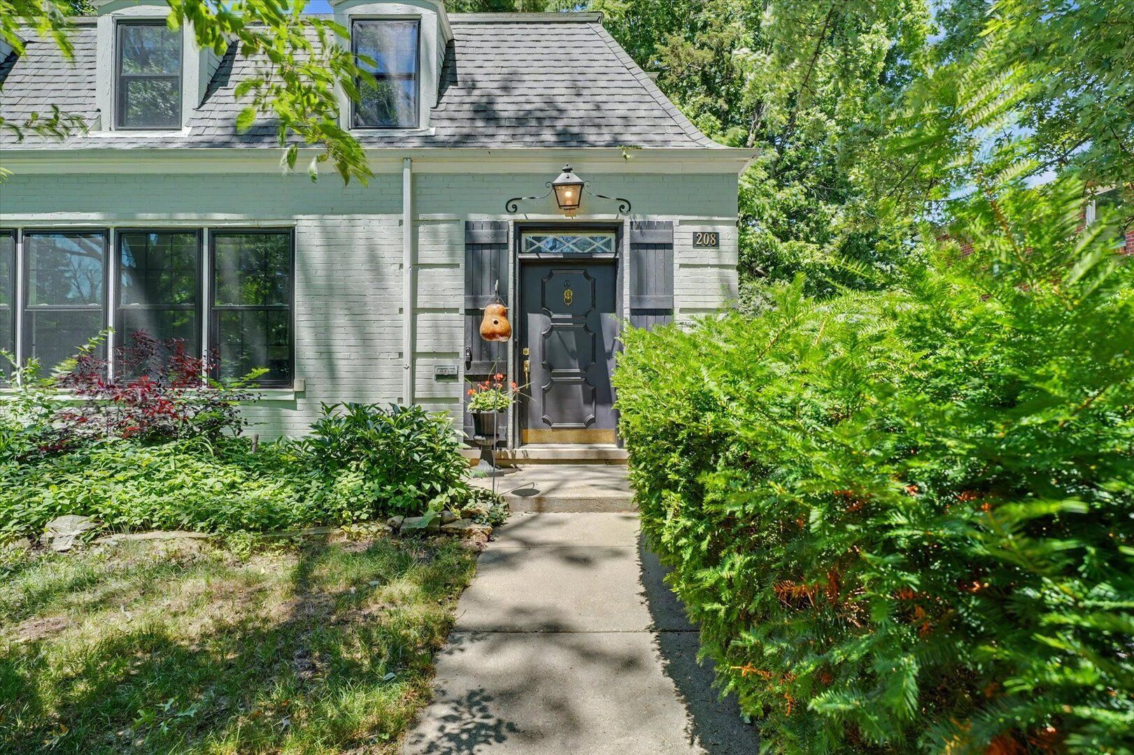 208 W Florida Avenue — Urbana, IL 61801
