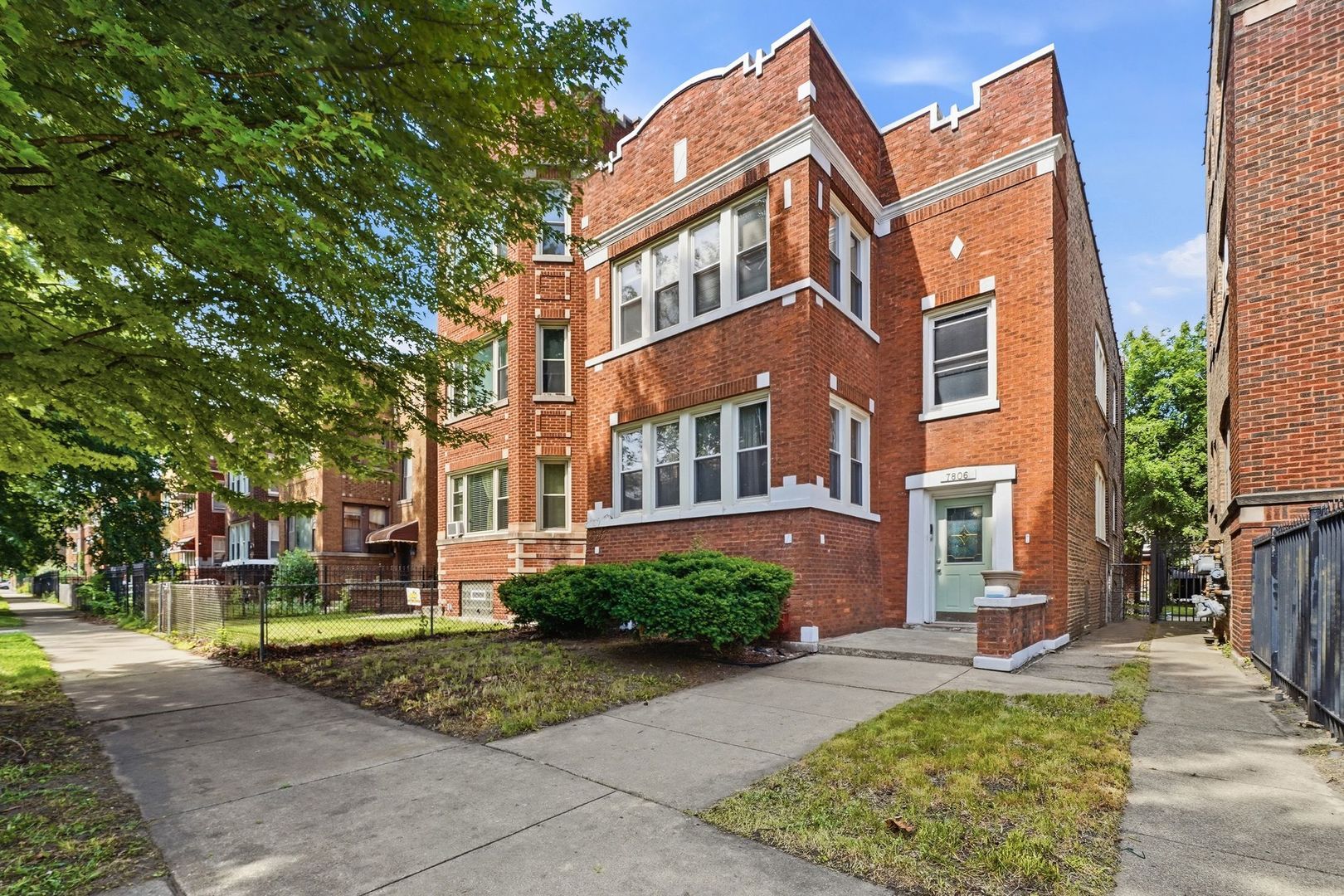 7806 S CREGIER Avenue — Chicago, IL 60649