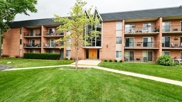 1104 N Mill Street #310 — Naperville, IL 60563