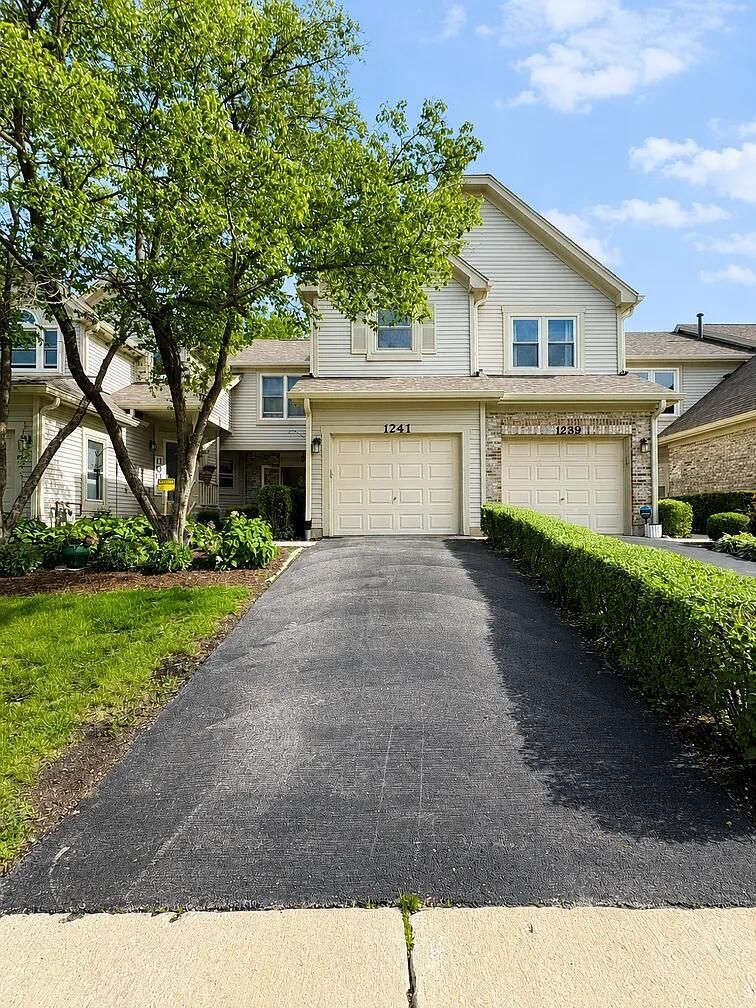 1241 Tennyson Lane #1803 — Naperville, IL 60540