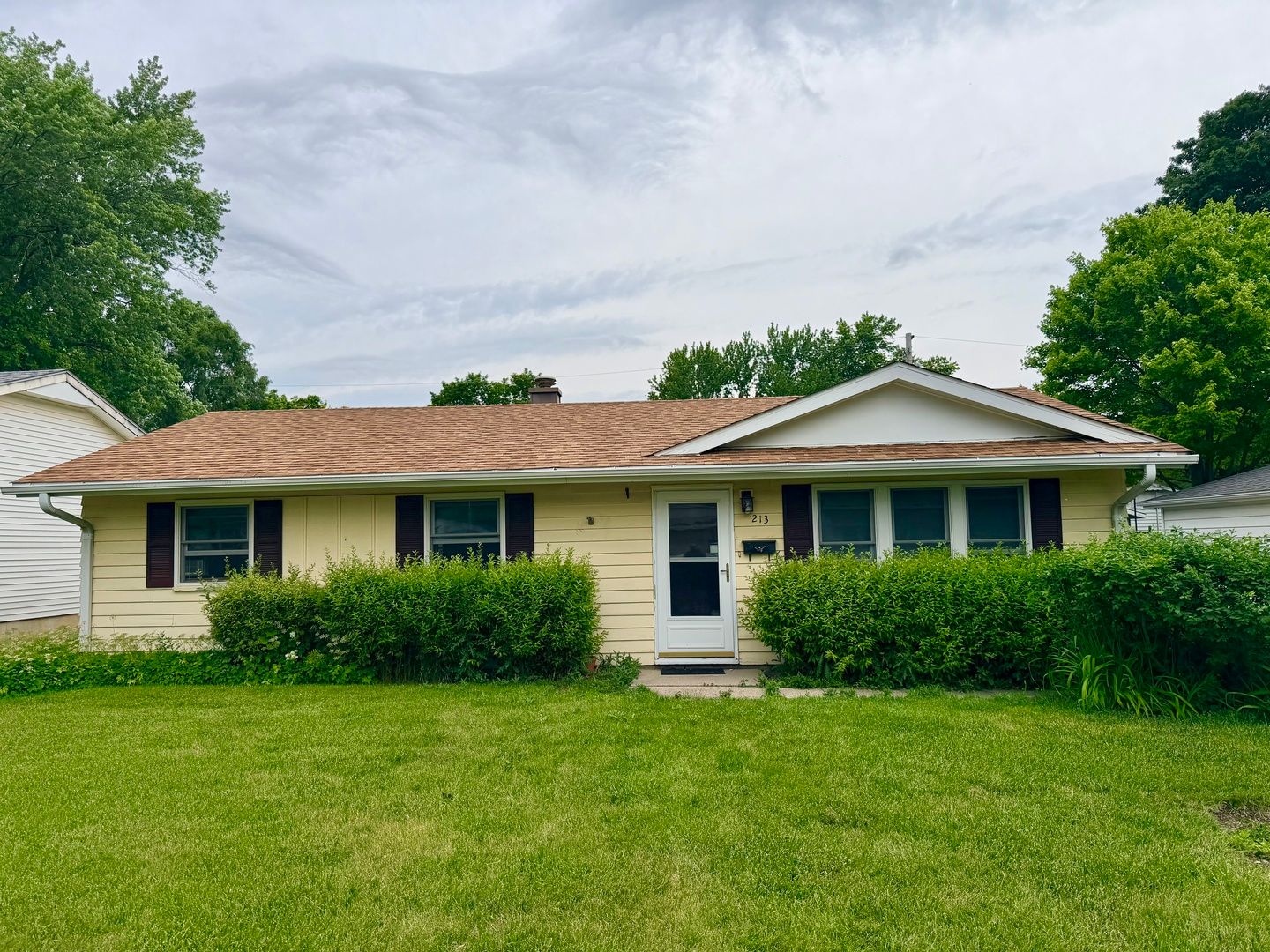 213 River Drive — DeKalb, IL 60115