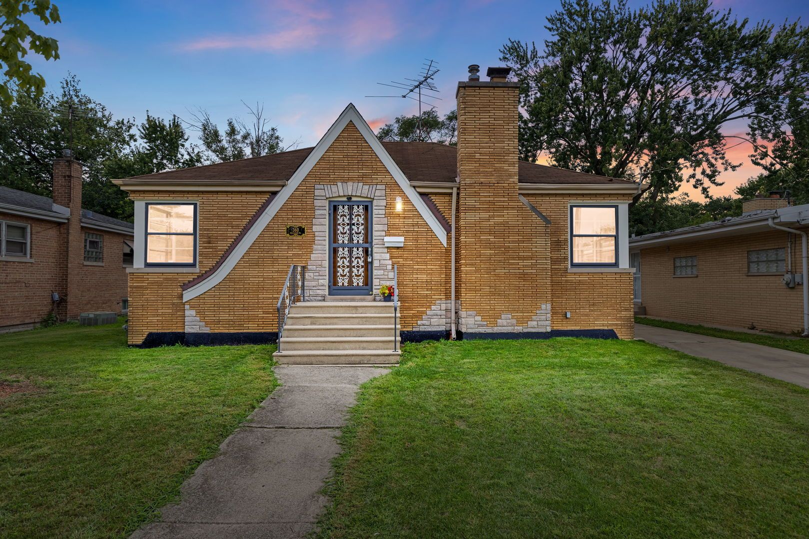 360 Streamside Drive — Harvey, IL 60426
