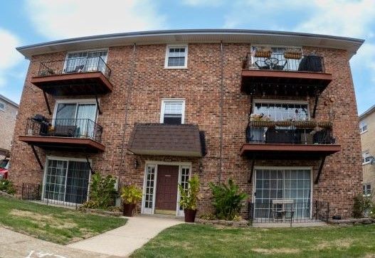 7048 Oconnell Drive #1W — Chicago Ridge, IL 60415