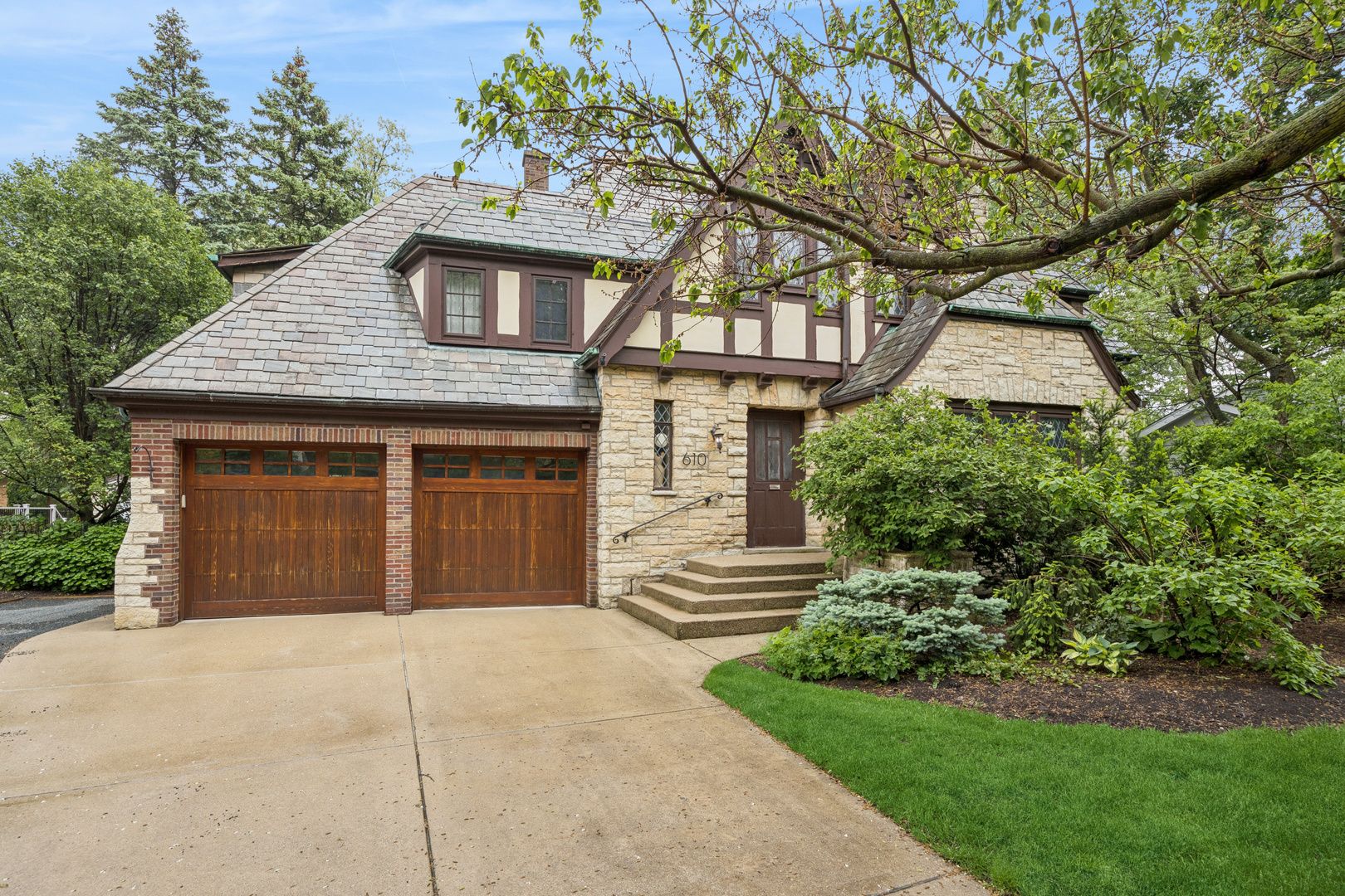 610 N Oak Park Avenue — Oak Park, IL 60302