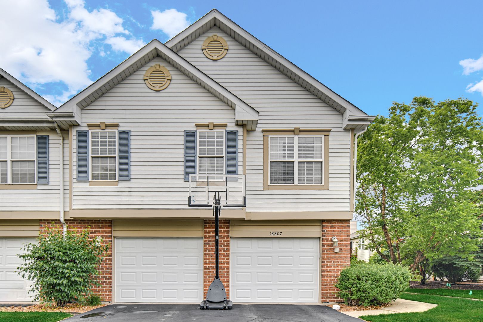18807 S Burnside Station Drive — Mokena, IL 60448
