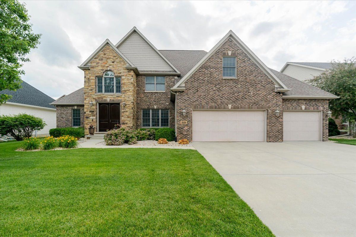2104 Sinclair Court — Bloomington, IL 61704