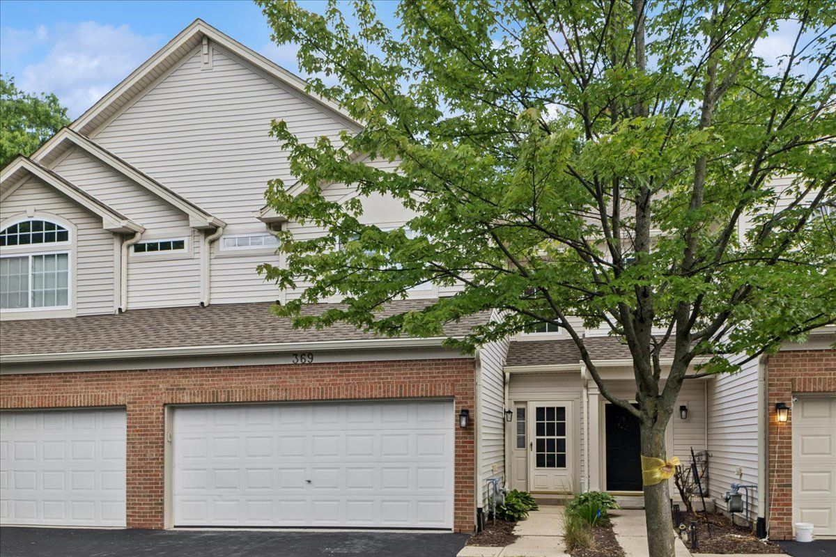 369 Abington Woods Drive — Aurora, IL 60502