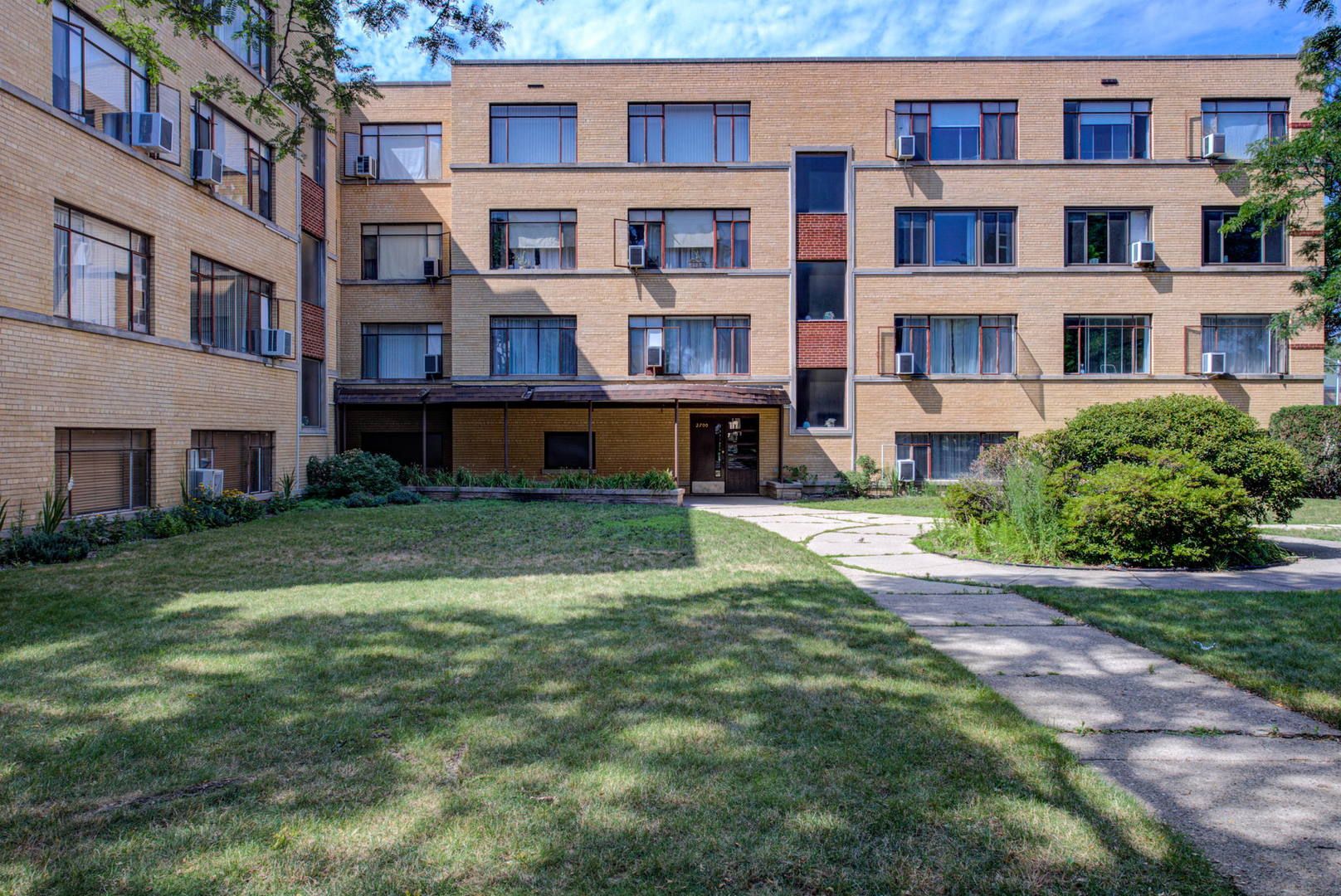 2710 W Summerdale Avenue #1B — Chicago, IL 60625