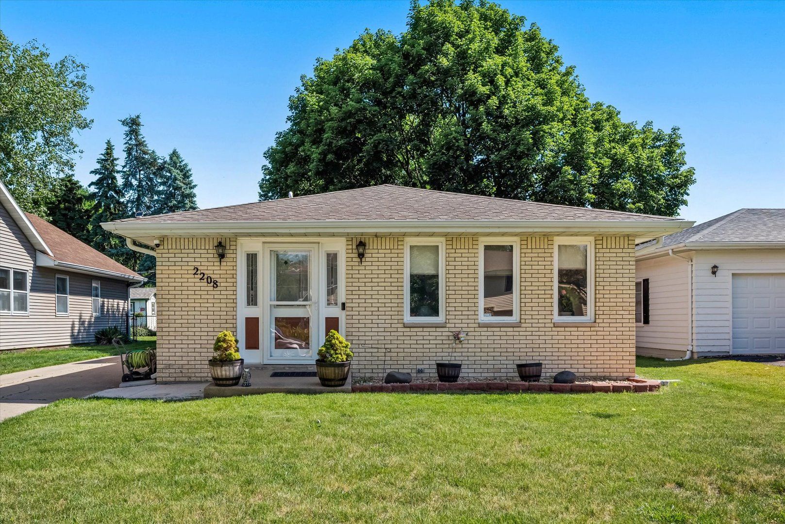 2208 Greengold Street — Crest Hill, IL 60403