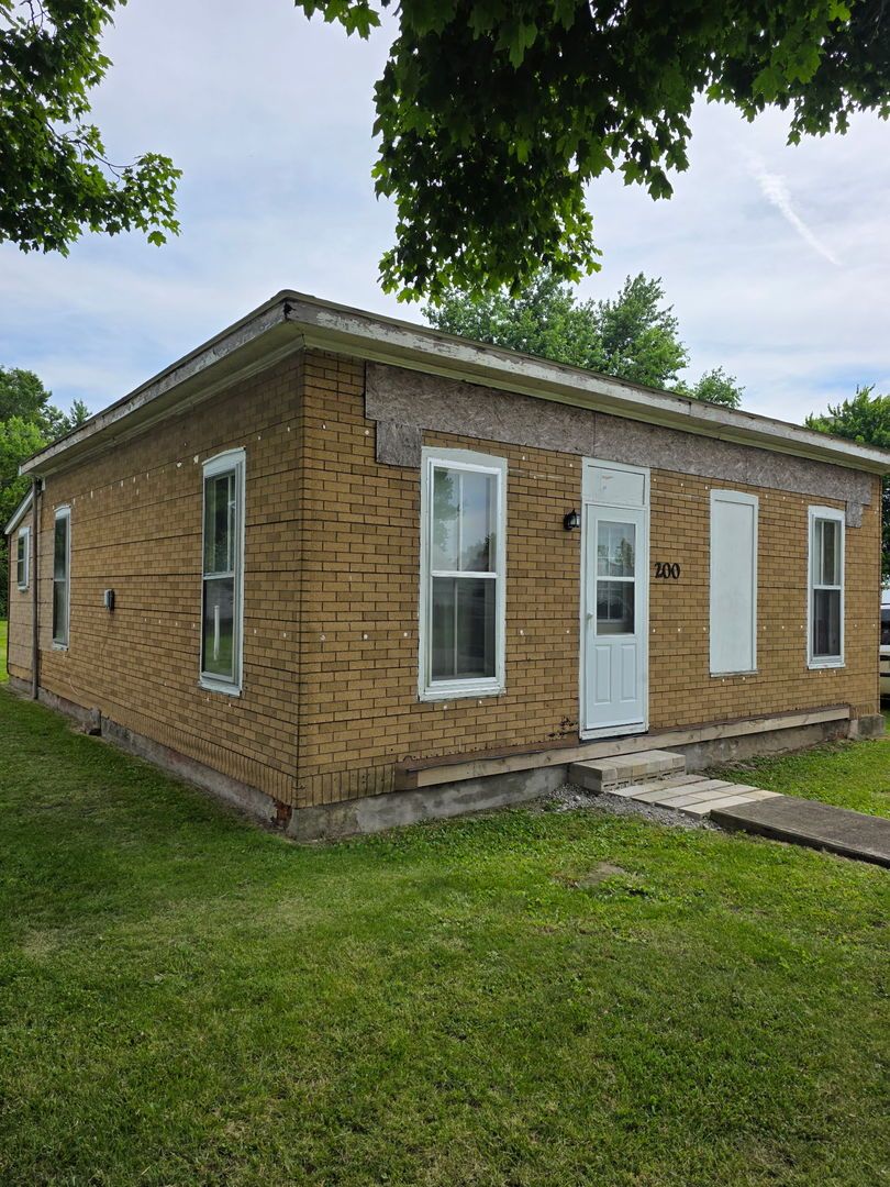 214 W 3rd Street — Brocton, IL 61917