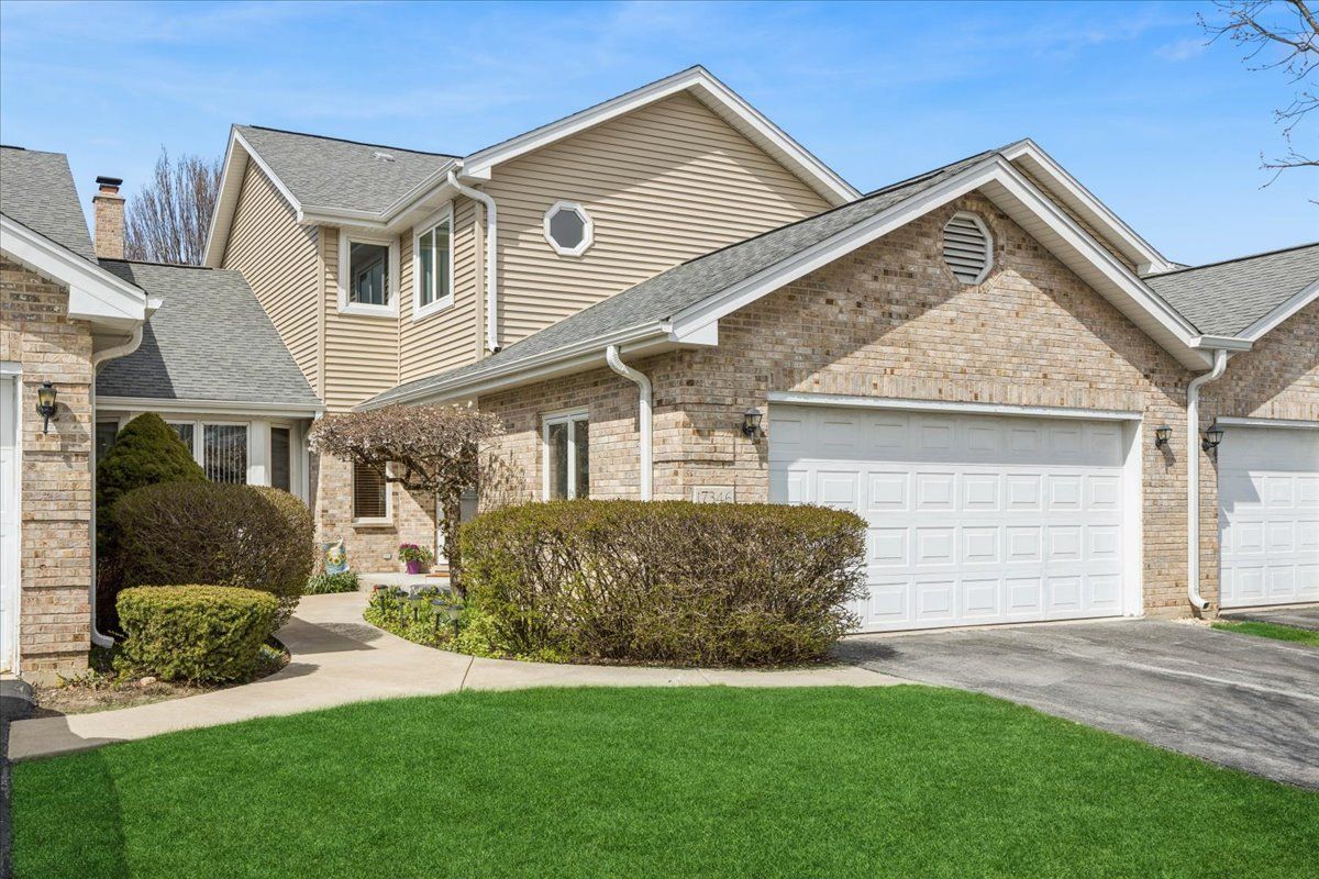 17346 Brook Crossing Court — Orland Park, IL 60467