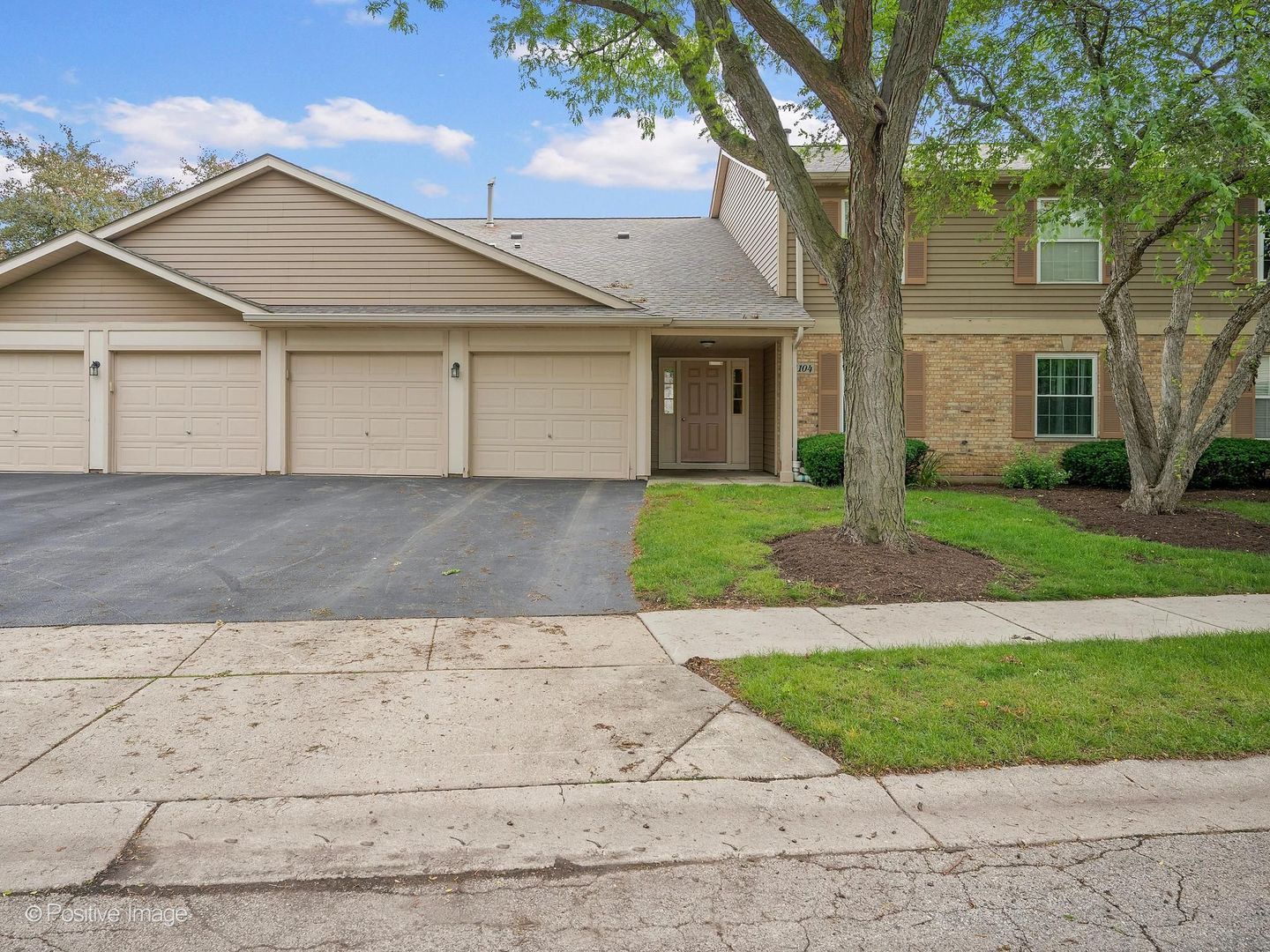 1104 Canterbury Court #D — Elgin, IL 60120