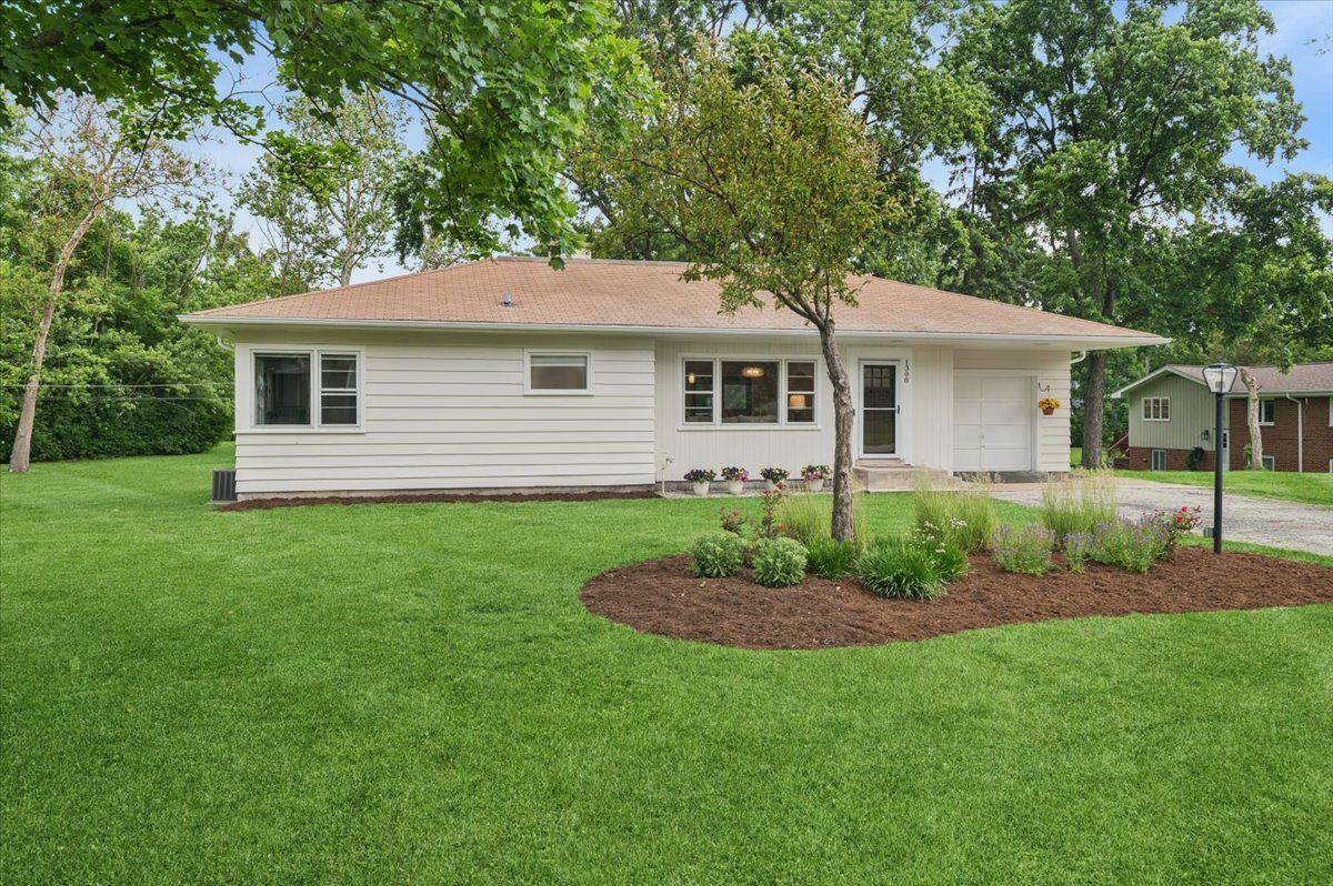 1308 W 53rd Place — La Grange Highlands, IL 60525