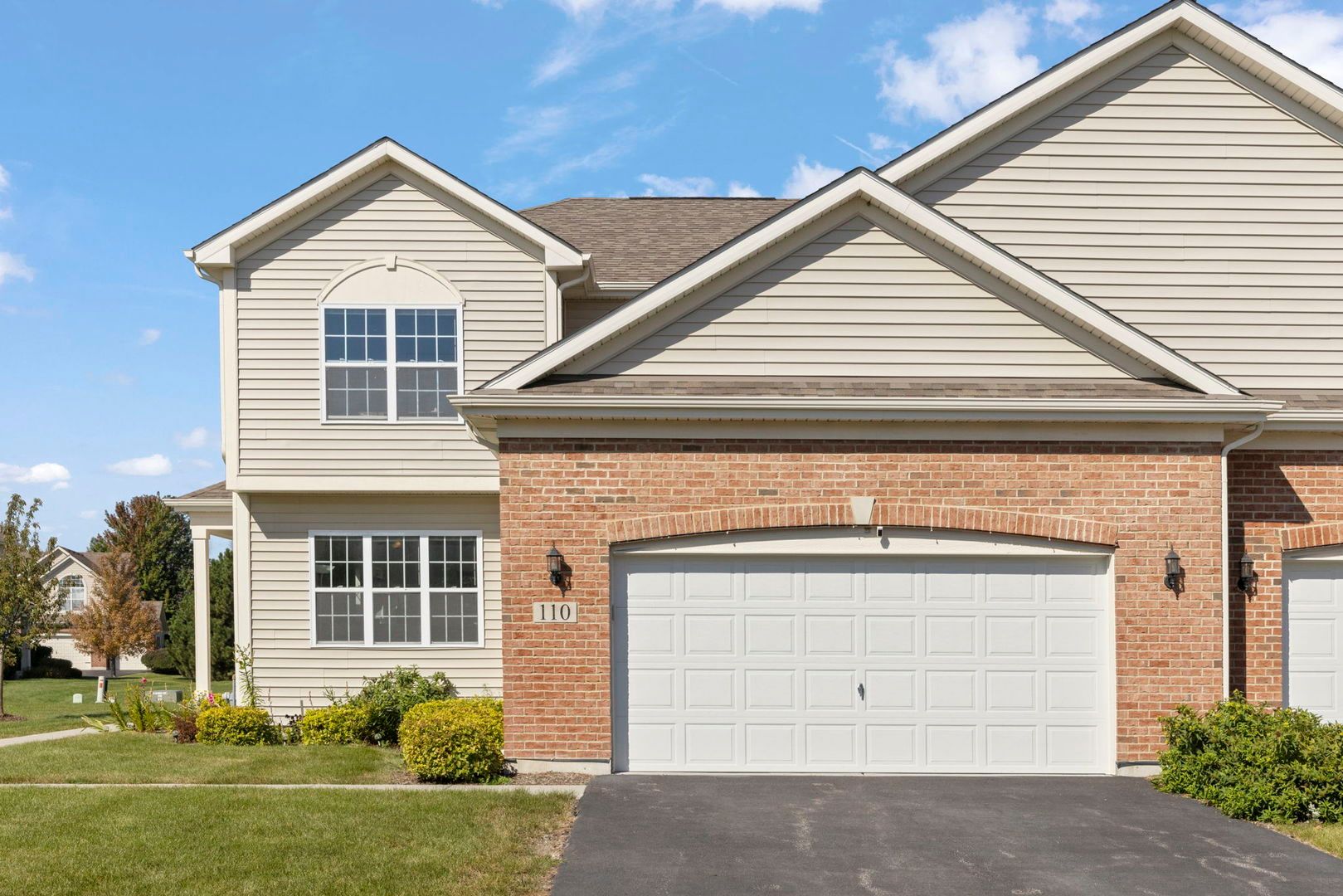 110 Easton Drive — Gilberts, IL 60136