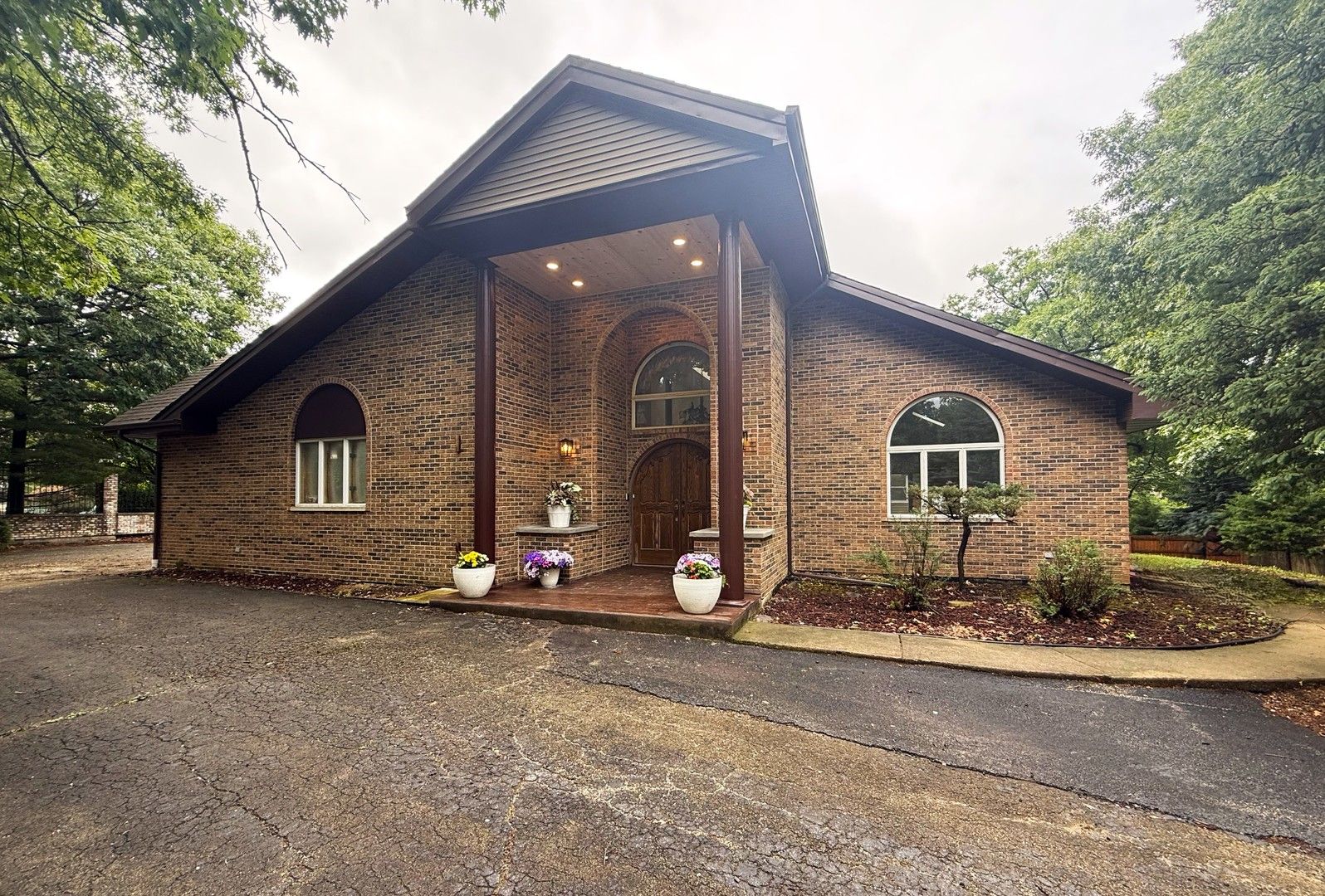 8951 W 99th Street — Palos Hills, IL 60465