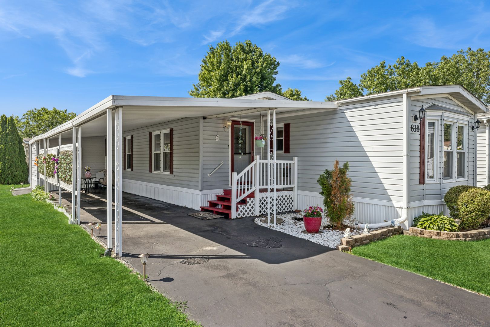 818 Oakbrook Drive — Crystal Lake, IL 60014