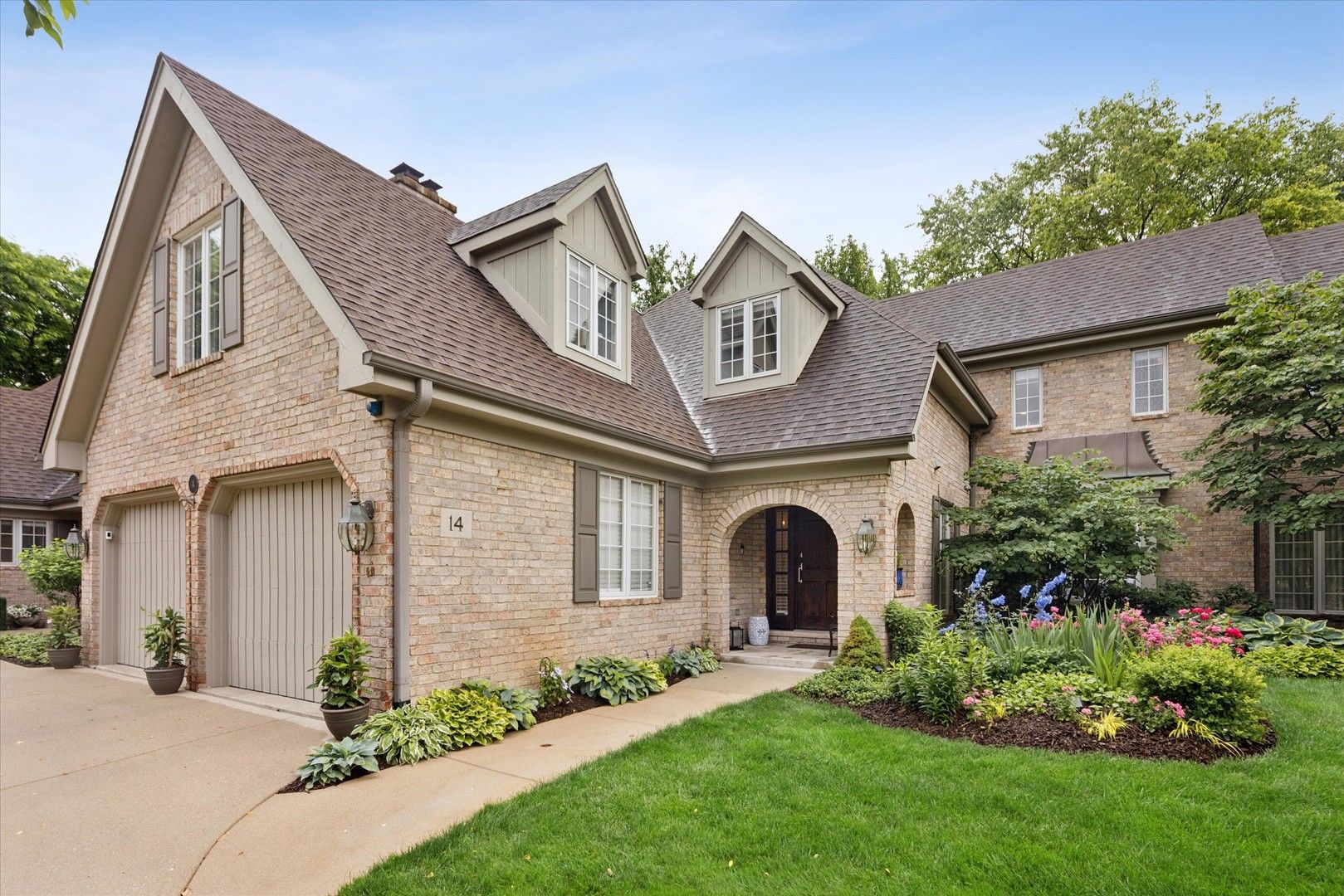 14 Tartan Ridge Road — Burr Ridge, IL 60527