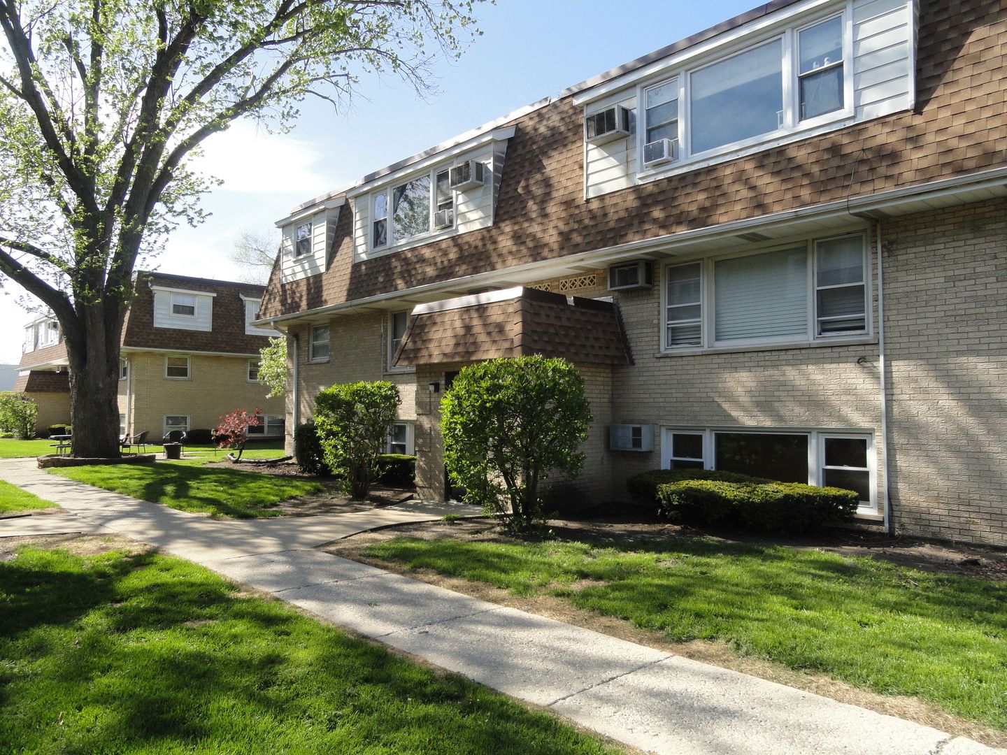 9907 W 58th Street #1 — Countryside, IL 60525