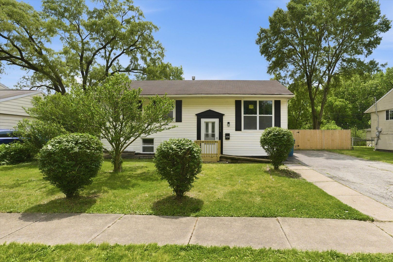 22499 Yates Avenue — Sauk Village, IL 60411