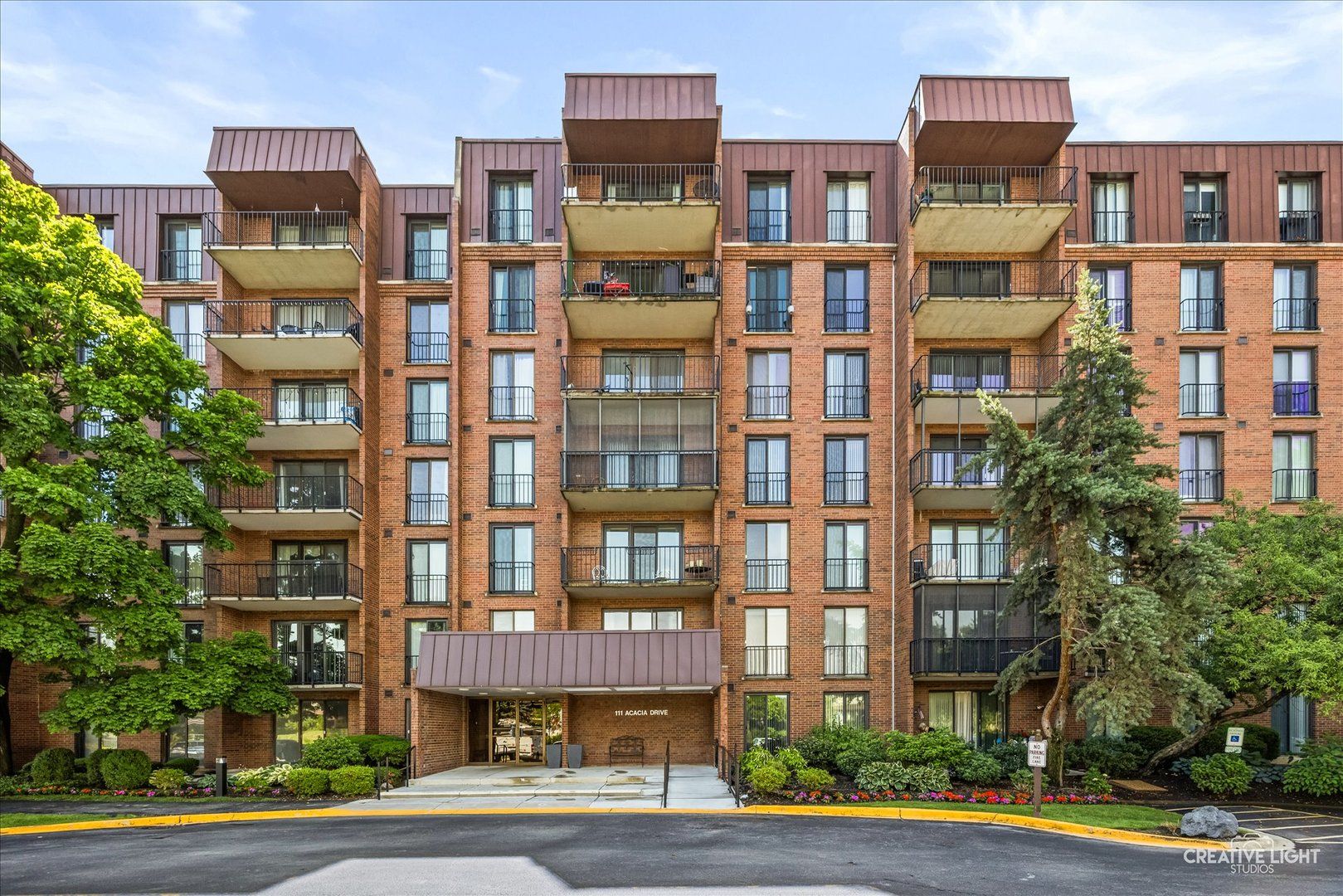 111 Acacia Drive #101 — Indian Head Park, IL 60525