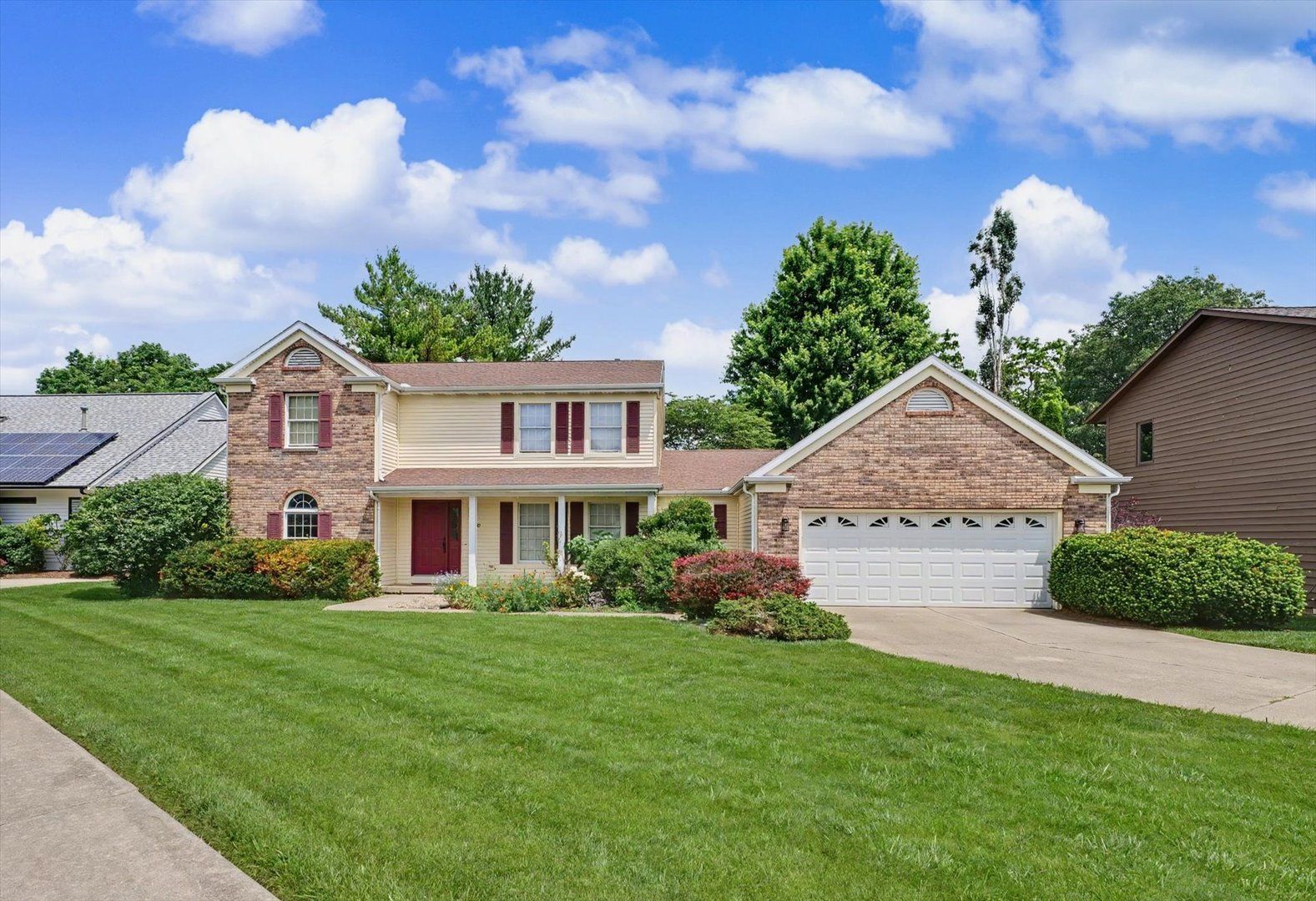 2918 Robeson Park Drive — Champaign, IL 61822