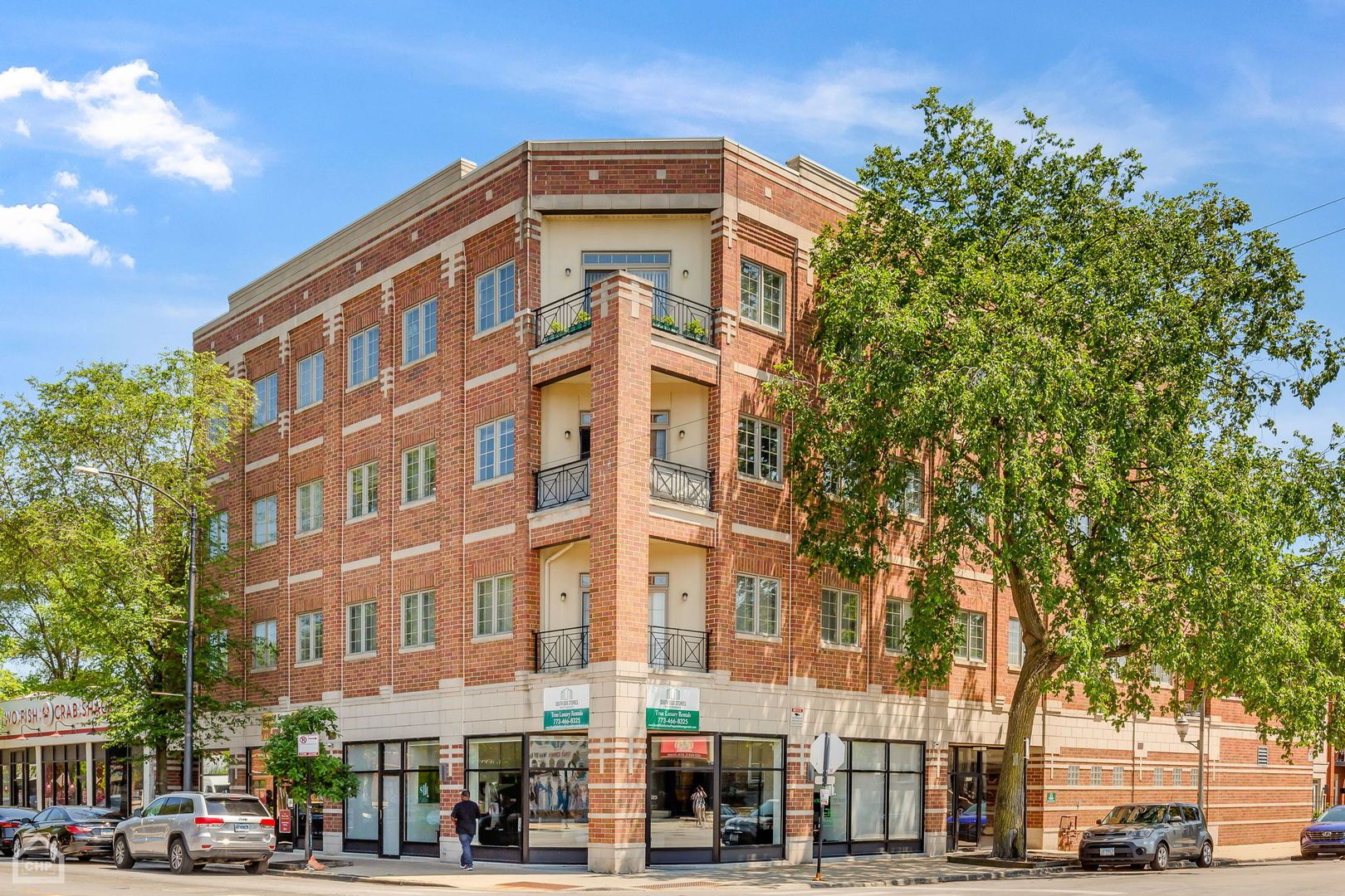 4705 S Champlain Avenue #304 — Chicago, IL 60615