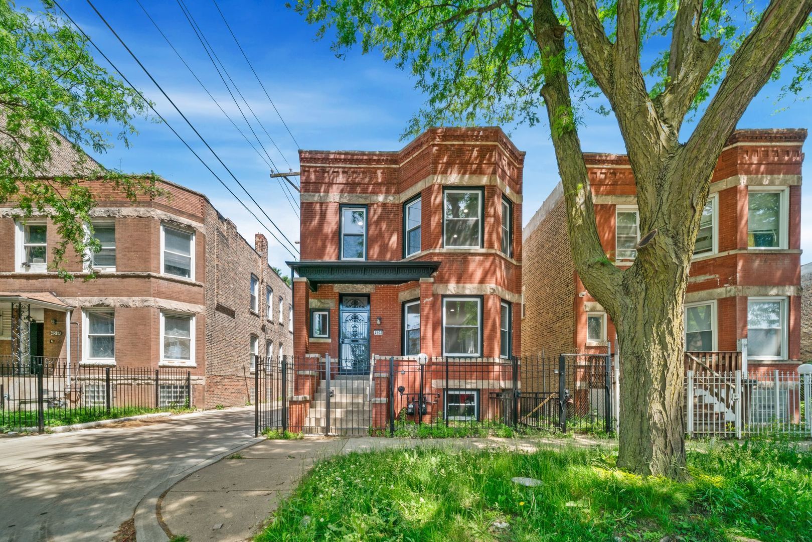 4508 W Congress Parkway — Chicago, IL 60624