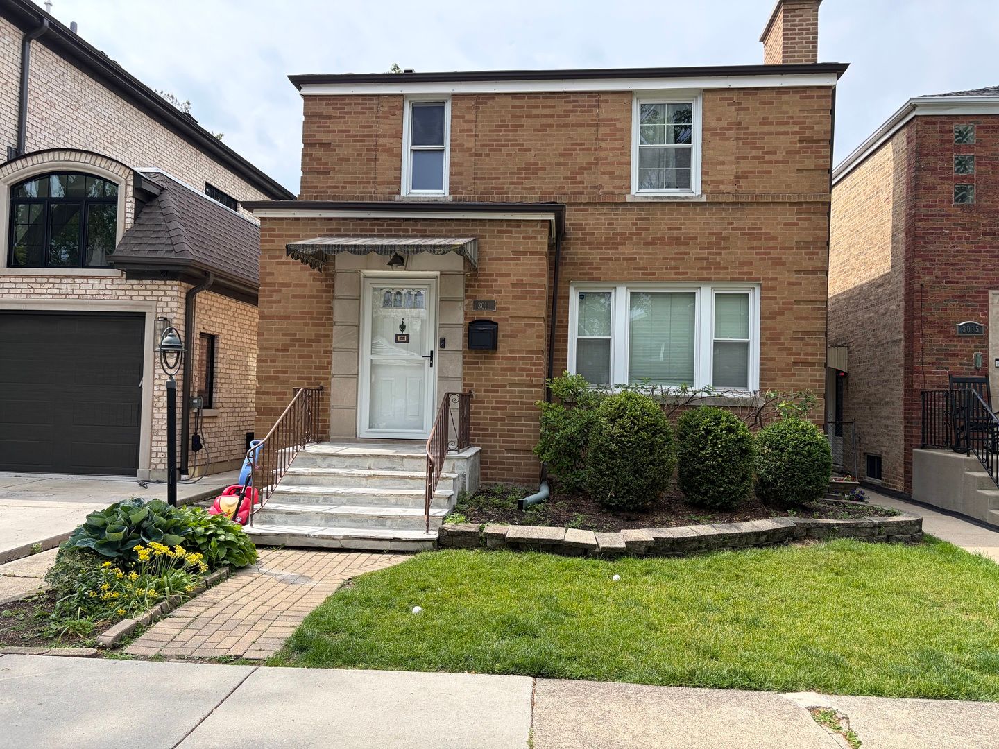 3011 W Jarvis Avenue — Chicago, IL 60645