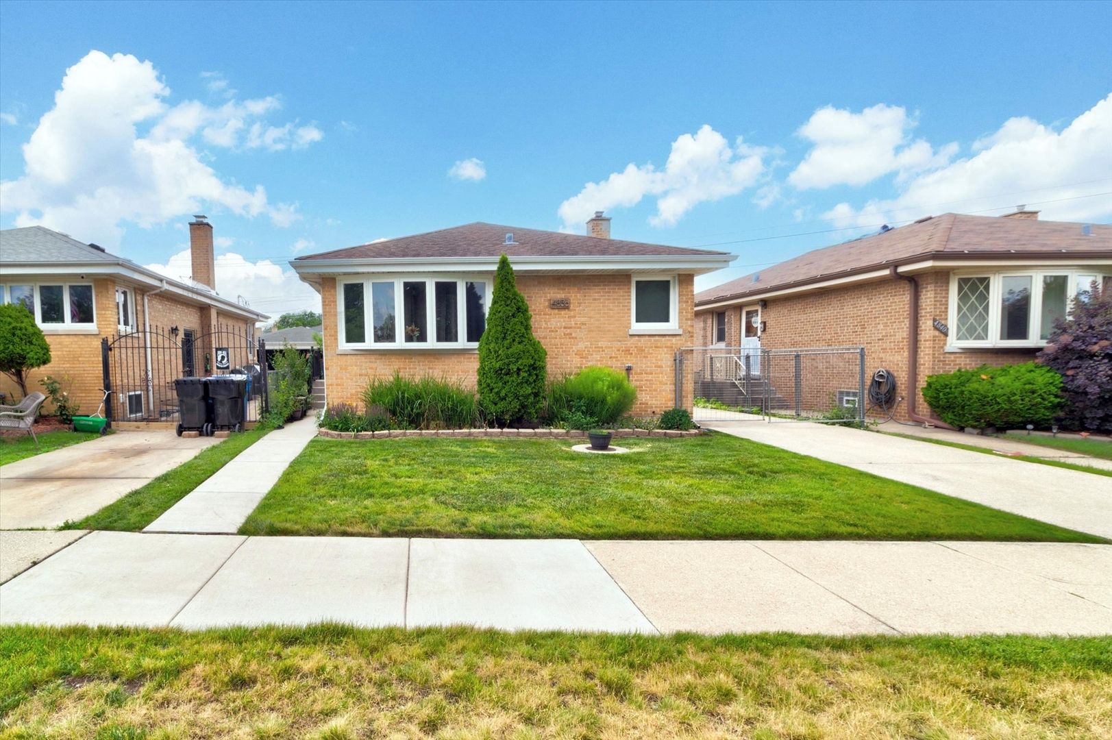 4836 N Mont Clare Avenue — Chicago, IL 60656