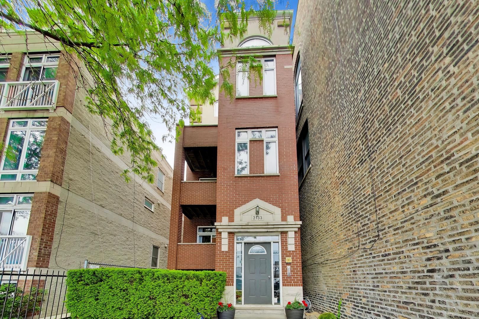 2133 N SOUTHPORT Avenue #3 — Chicago, IL 60614