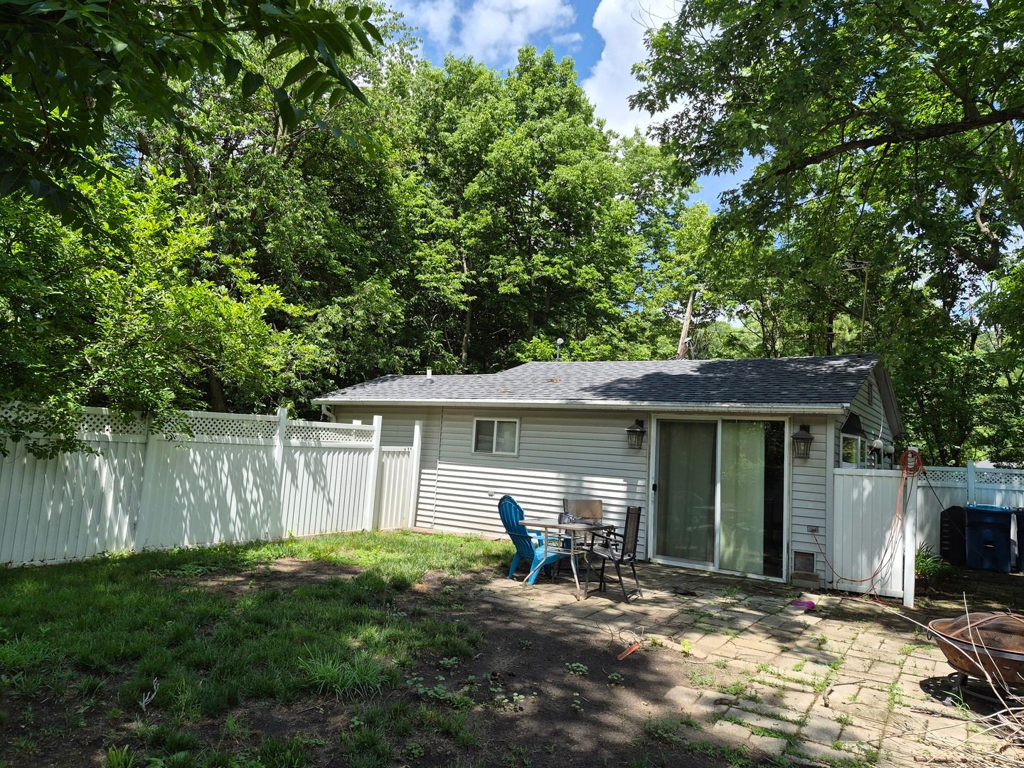 208 West Street — Utica, IL 61373