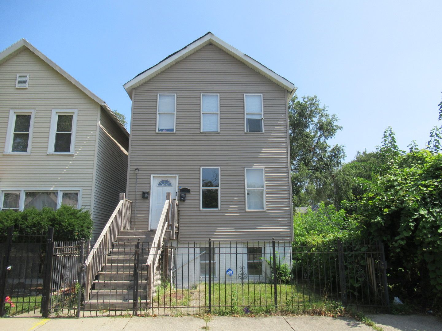 7533 S Dorchester Avenue — Chicago, IL 60619