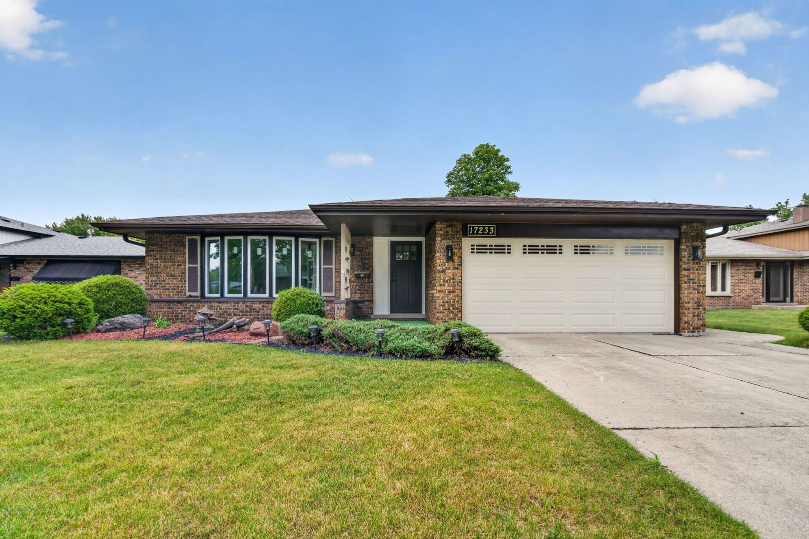 17233 Evans Avenue — South Holland, IL 60473