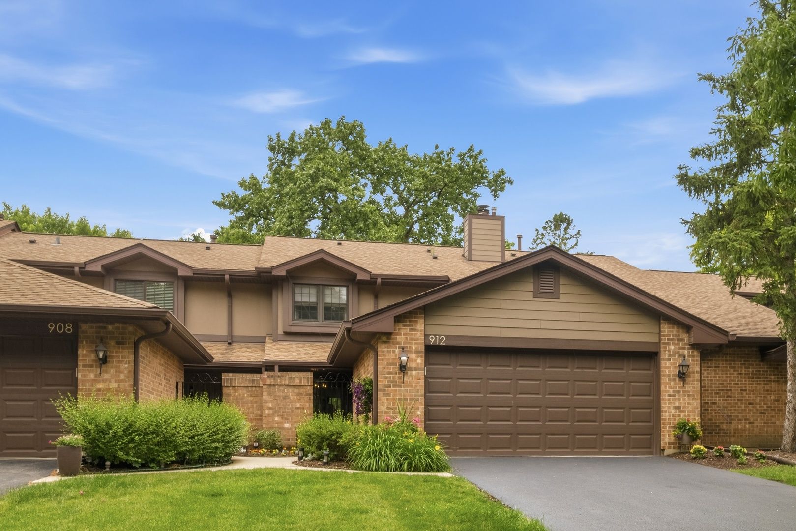 912 Indian Boundary Drive — Westmont, IL 60559