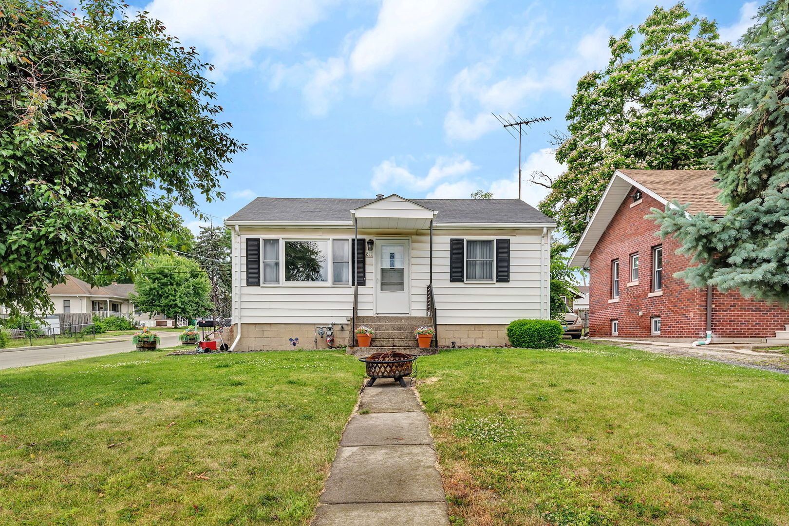 611 Ida Street — Joliet, IL 60436