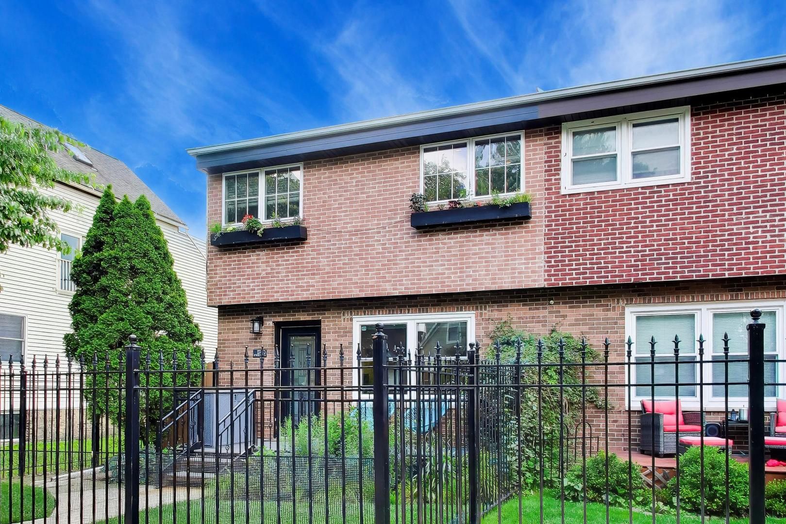 1740 N WASHTENAW Avenue — Chicago, IL 60647