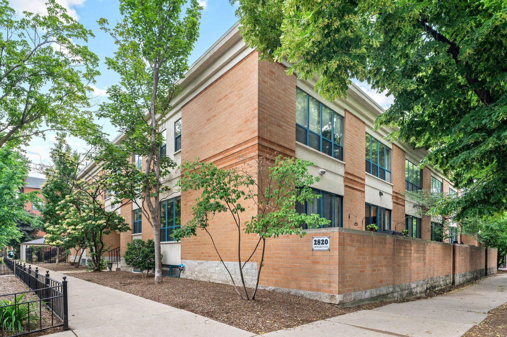2820 N GREENVIEW Street #G — Chicago, IL 60657