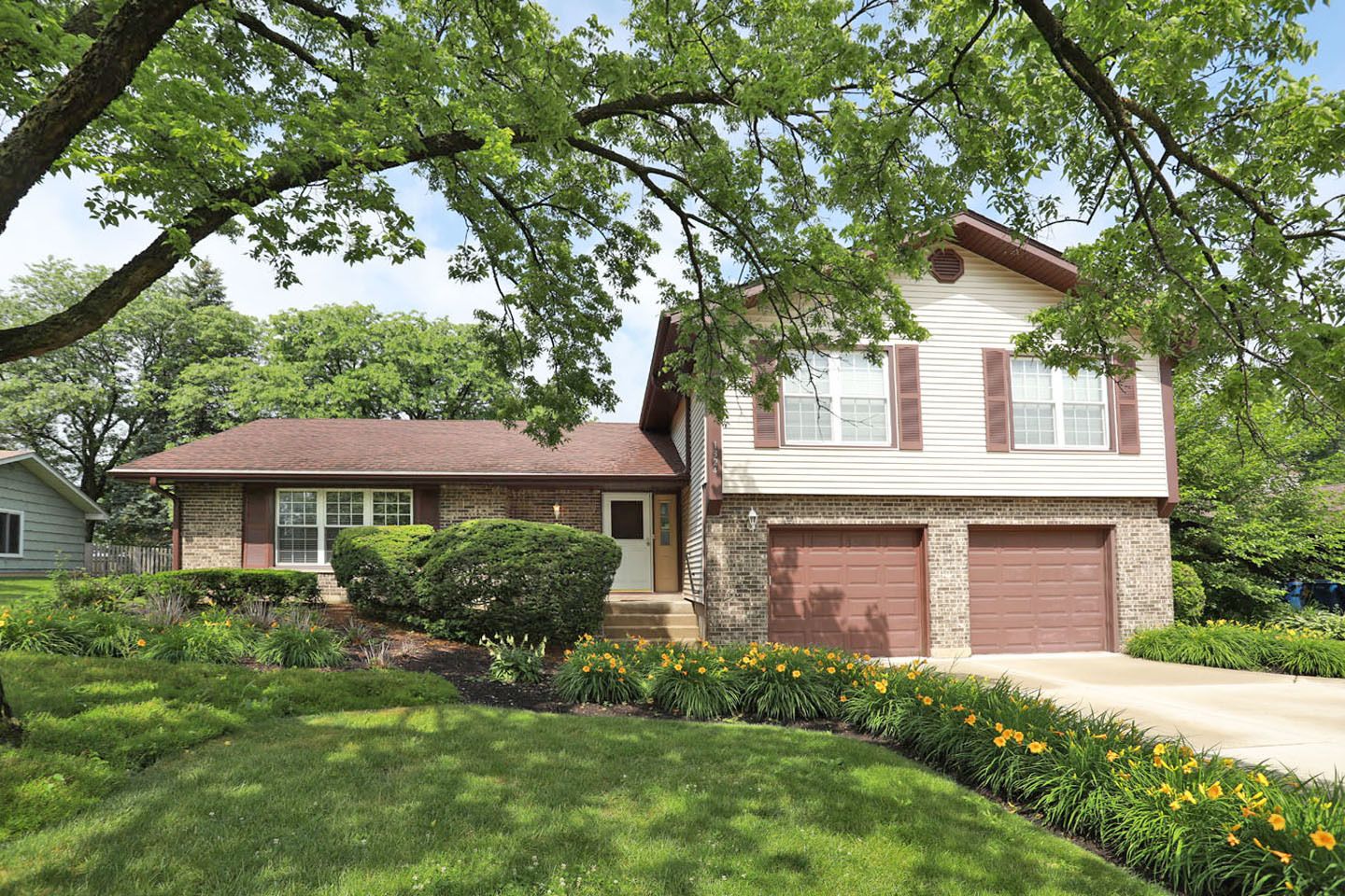 1324 Chartwell Road — Schaumburg, IL 60195