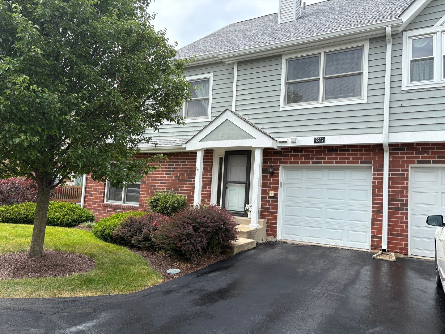 7932 Stewart Drive — Darien, IL 60561
