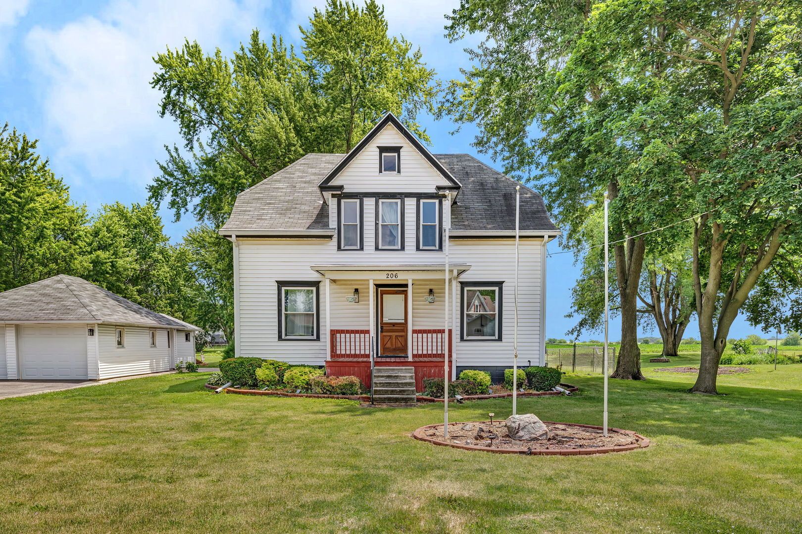 206 N Wabash Street — Odell, IL 60460