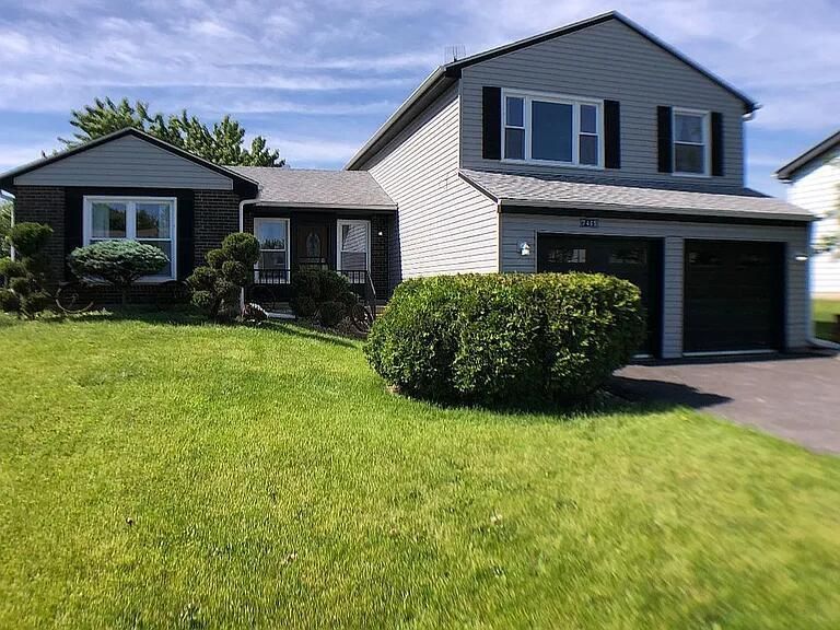 7465 W Hickory Creek Drive — Frankfort, IL 60423