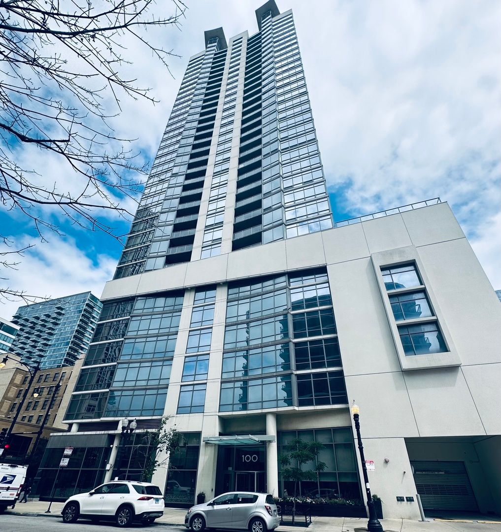 100 E 14th Street #2409 — Chicago, IL 60605