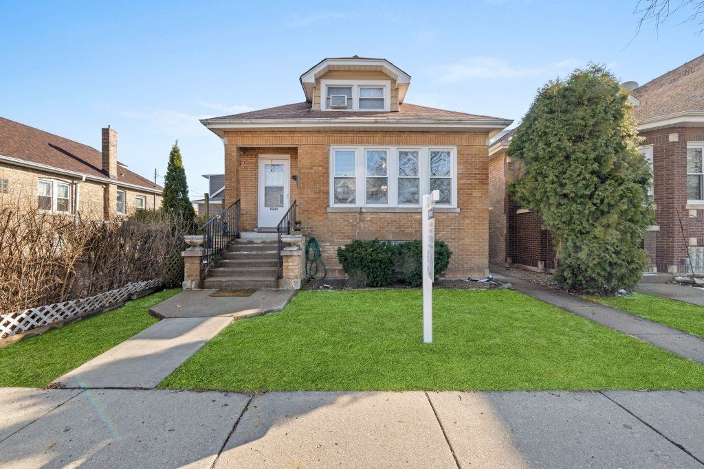 5349 W Fletcher Street — Chicago, IL 60641