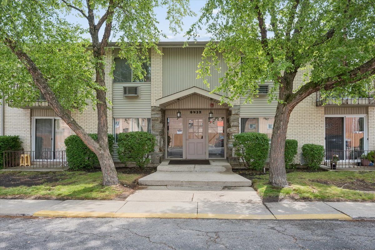 8932 Steven Drive #2C — Des Plaines, IL 60016