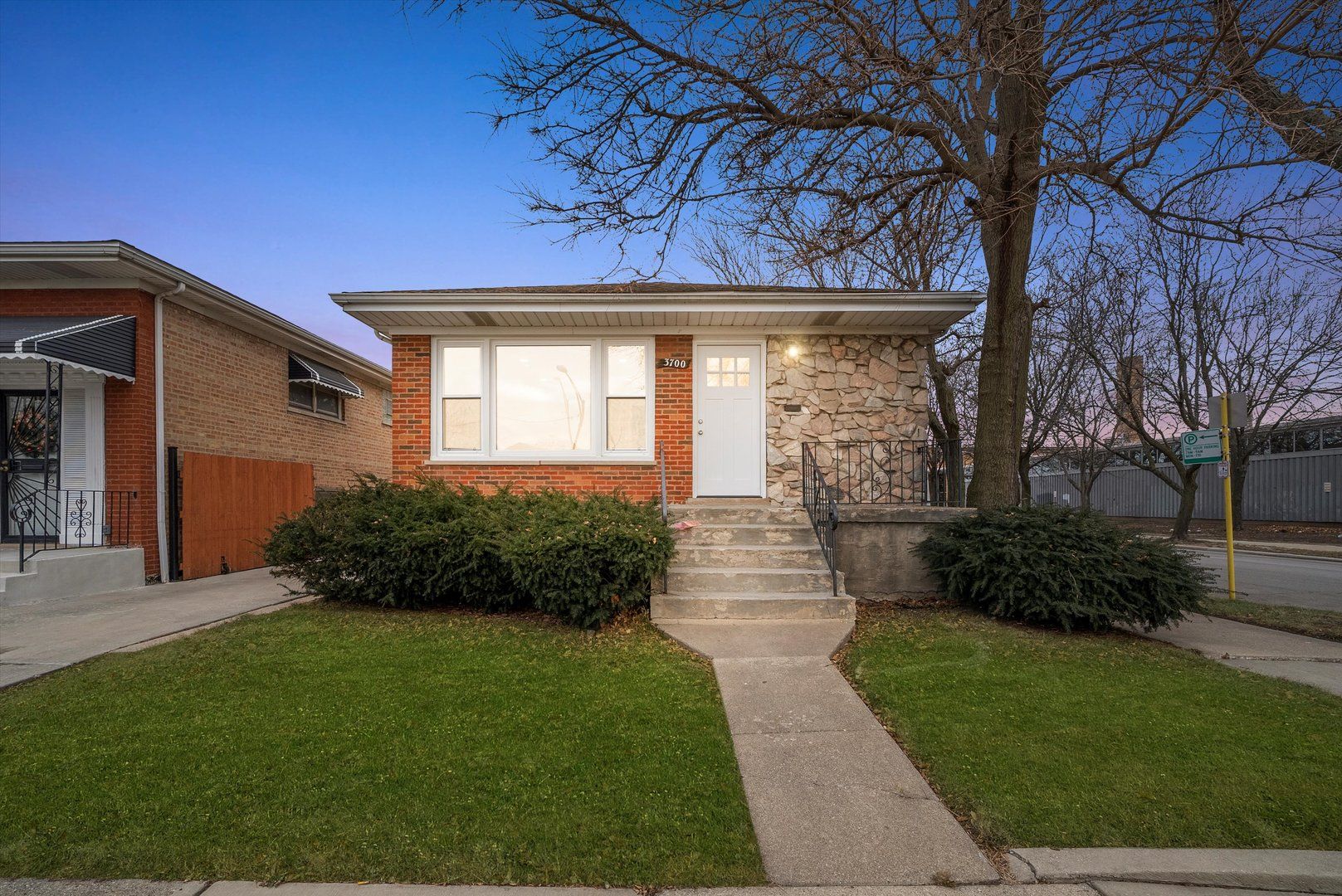 3700 W 76th Place — Chicago, IL 60652
