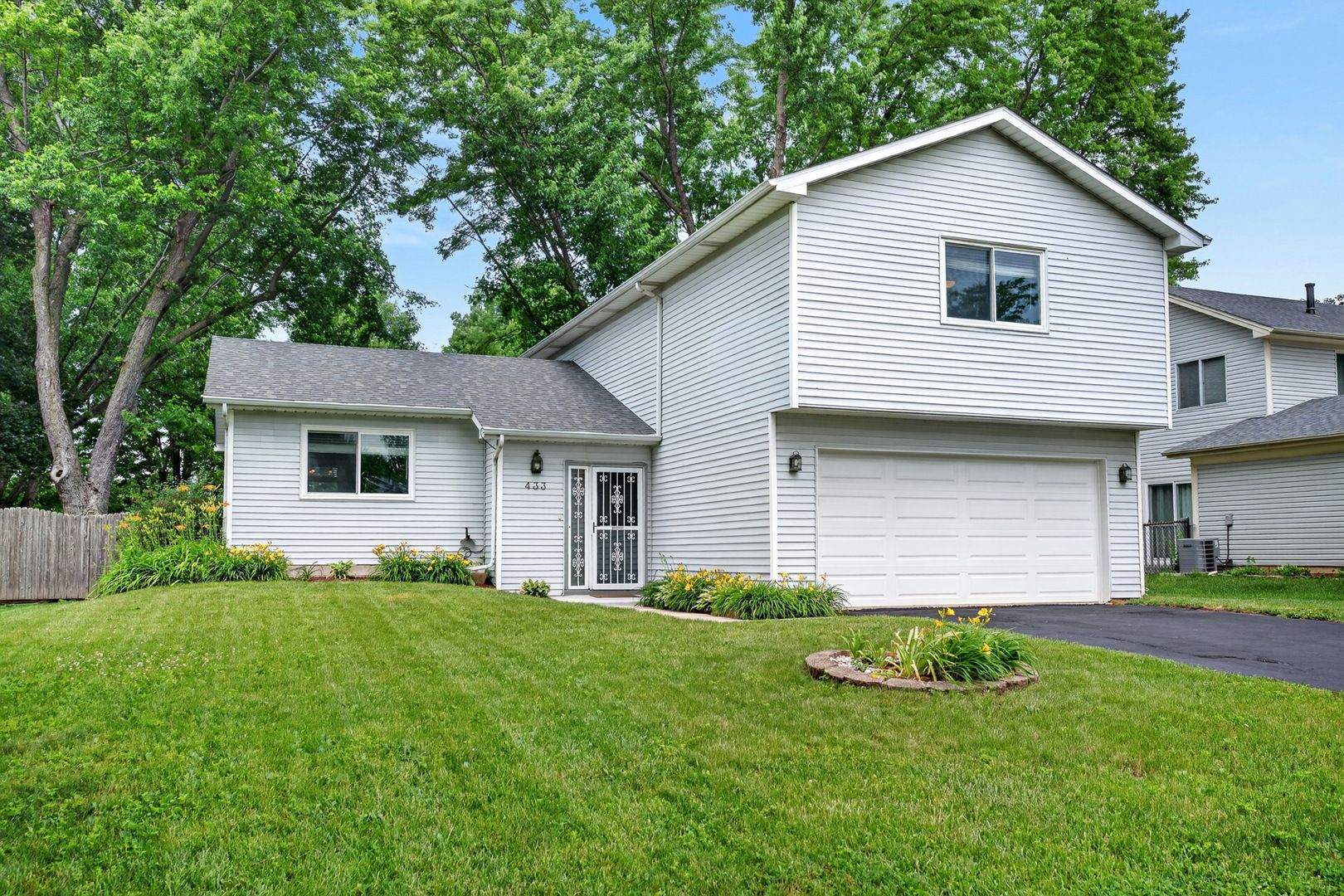 433 N Ashbury Avenue — Bolingbrook, IL 60440