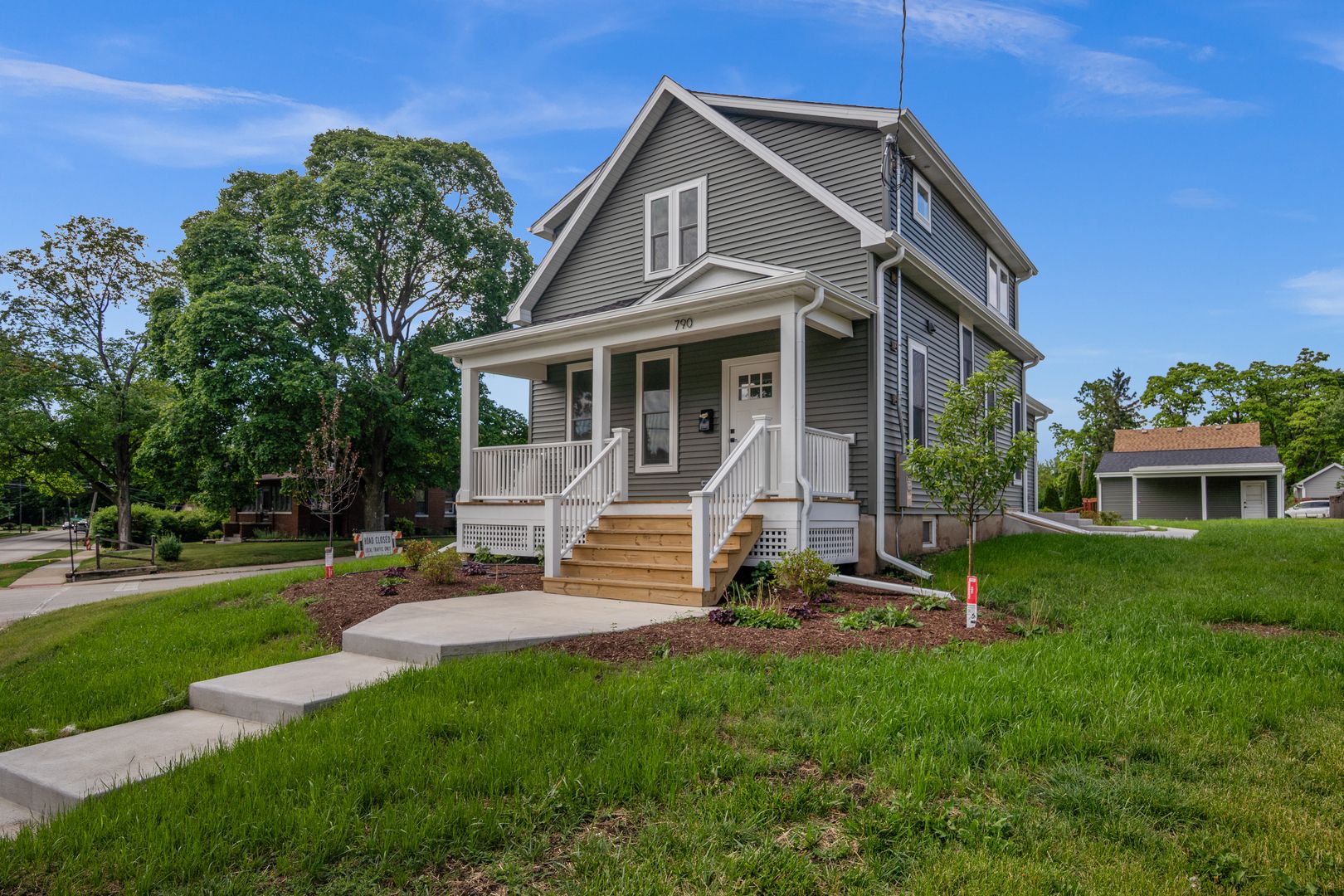 790 Wing Street — Elgin, IL 60123